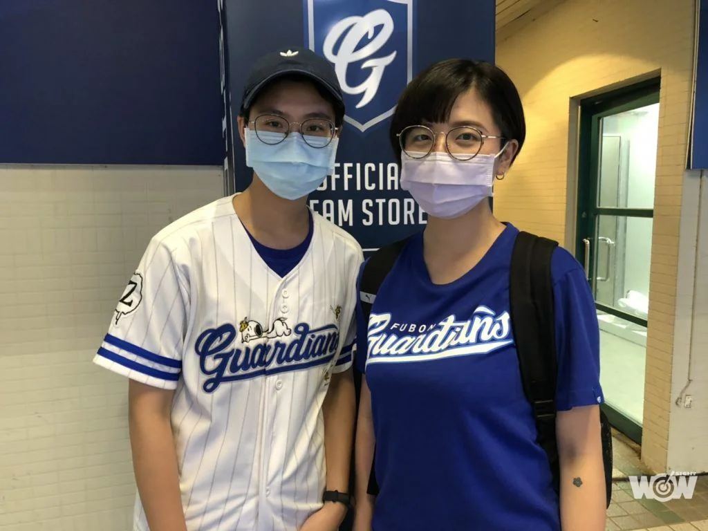 温小姐(左)、李小姐(右)。