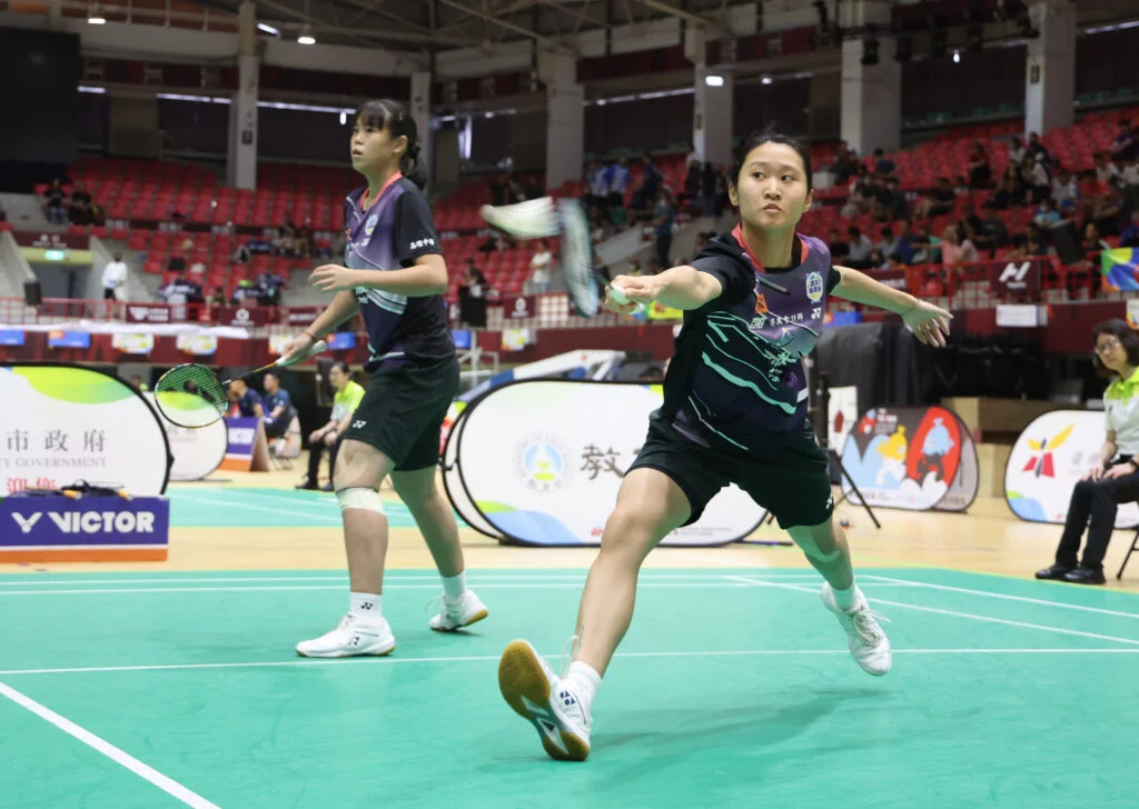 孫亮晴/陳妍妃(左)，連四屆全中運女雙摘金。