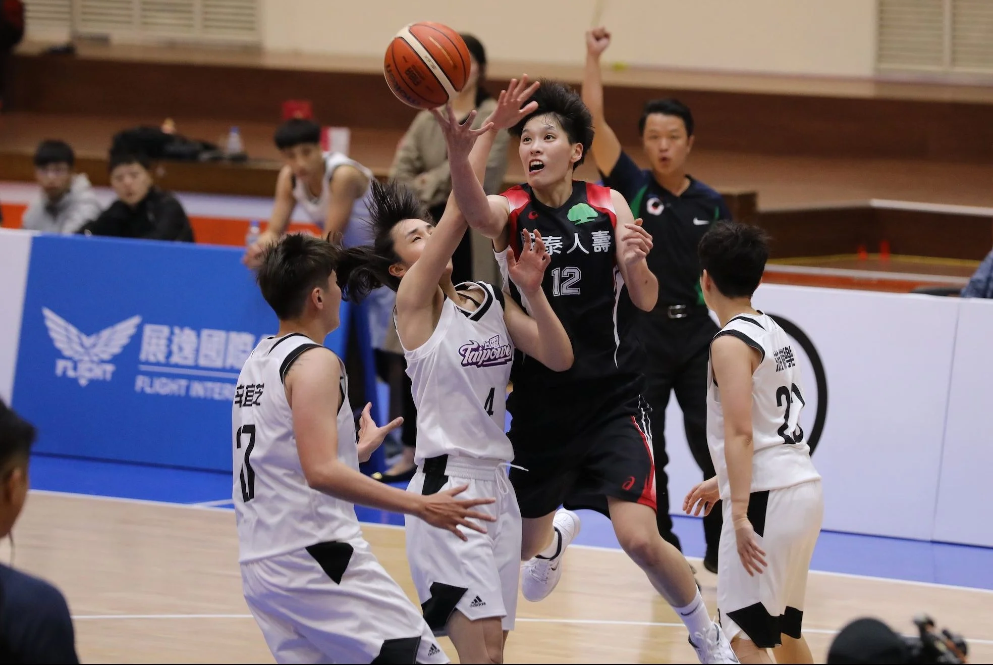 《WSBL》國泰開季8連勝獨走 電信擊敗台元