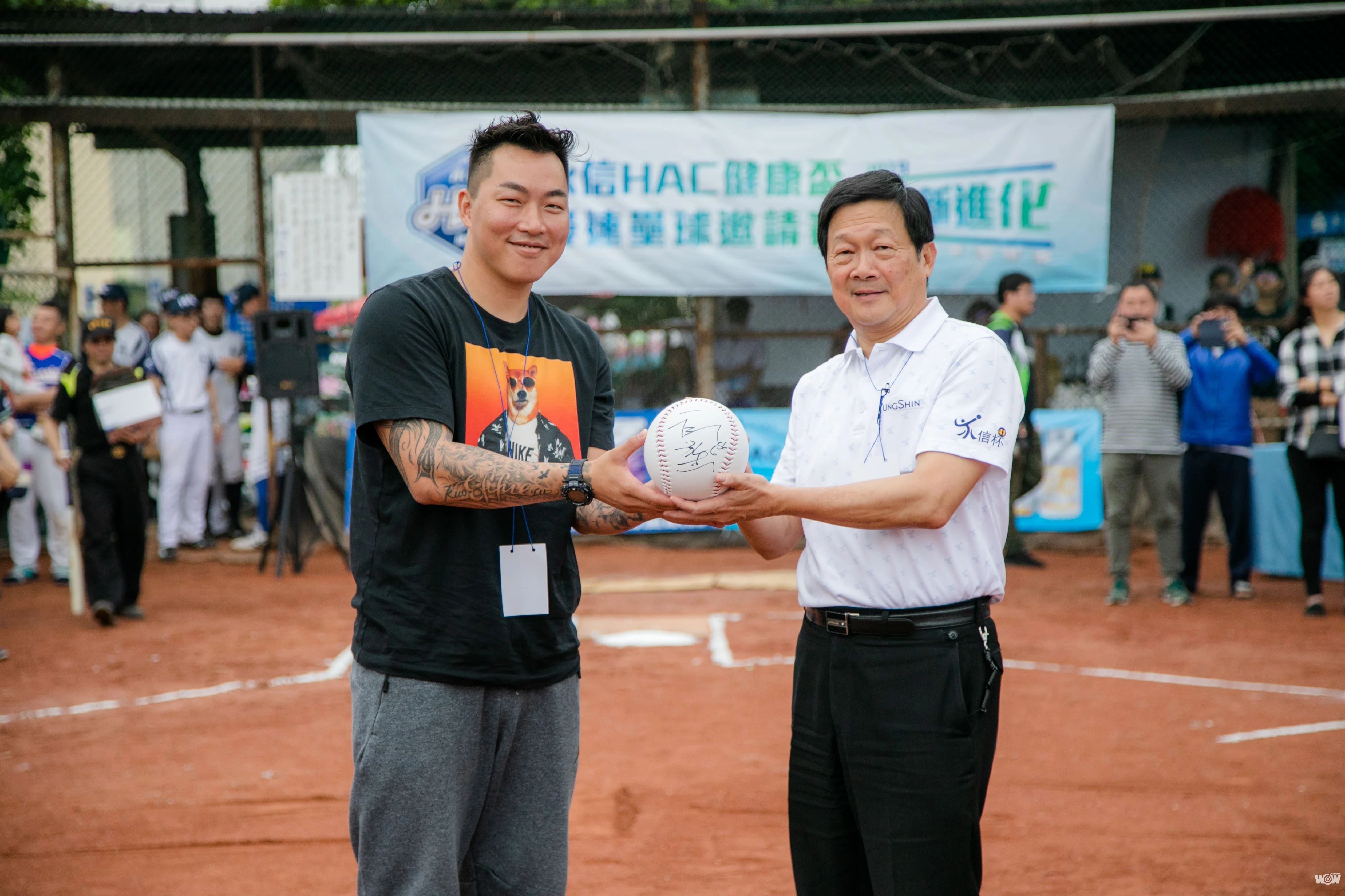 《慢壘》永信HAC健康盃慢壘賽開幕 郭泓志來了