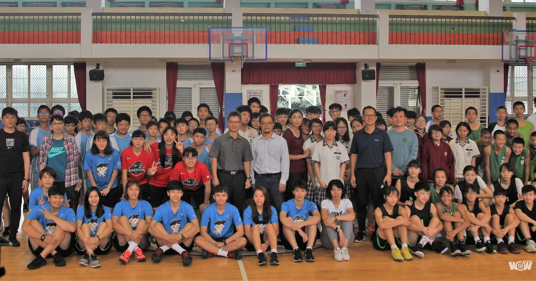 《籃球》HBL冠軍MVP李吟娸回母校 電信女籃前進大倫國中做公益