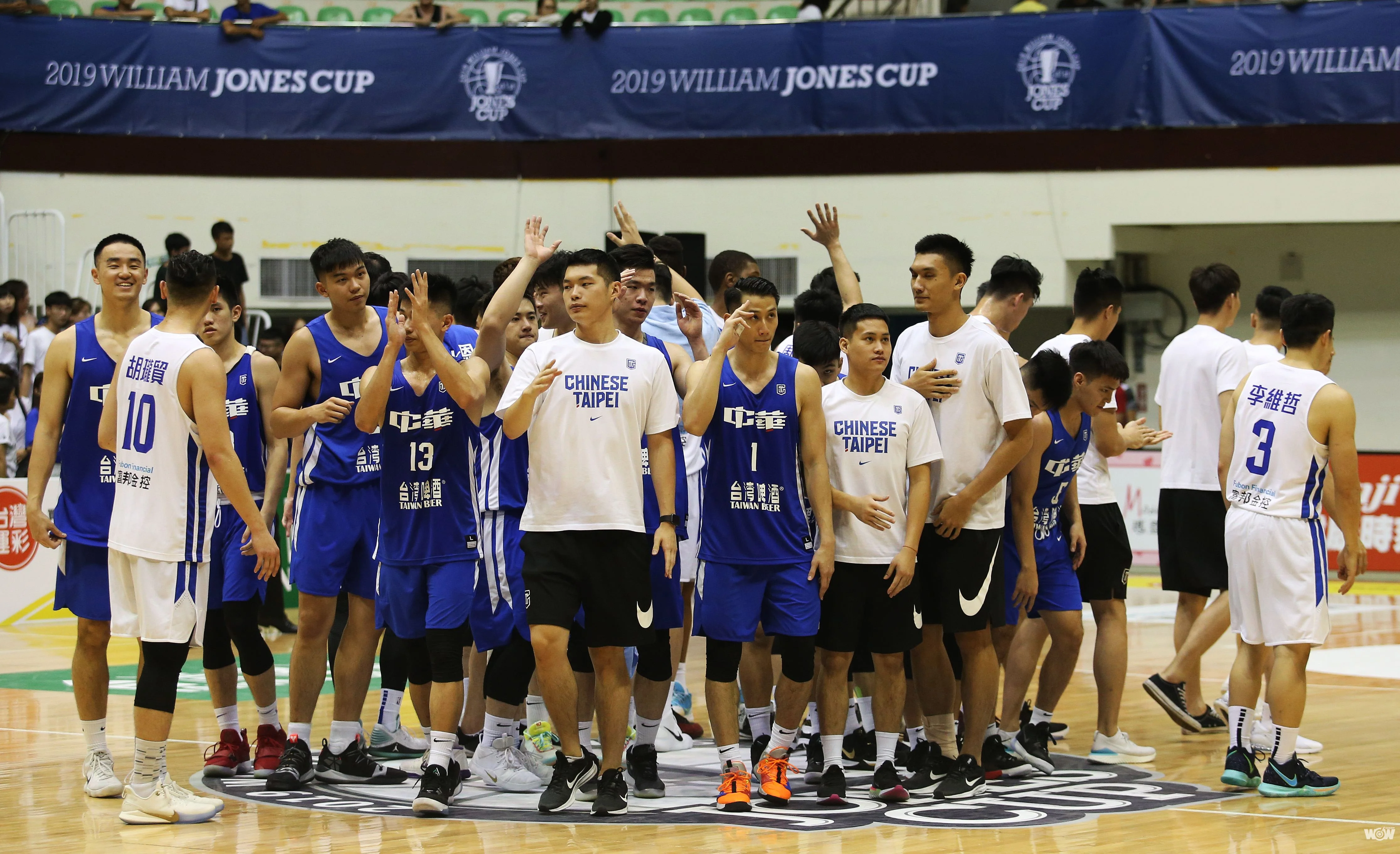 《籃球》中華藍、白兄弟鬩牆 藍隊奪勝 白隊打出拚勁
