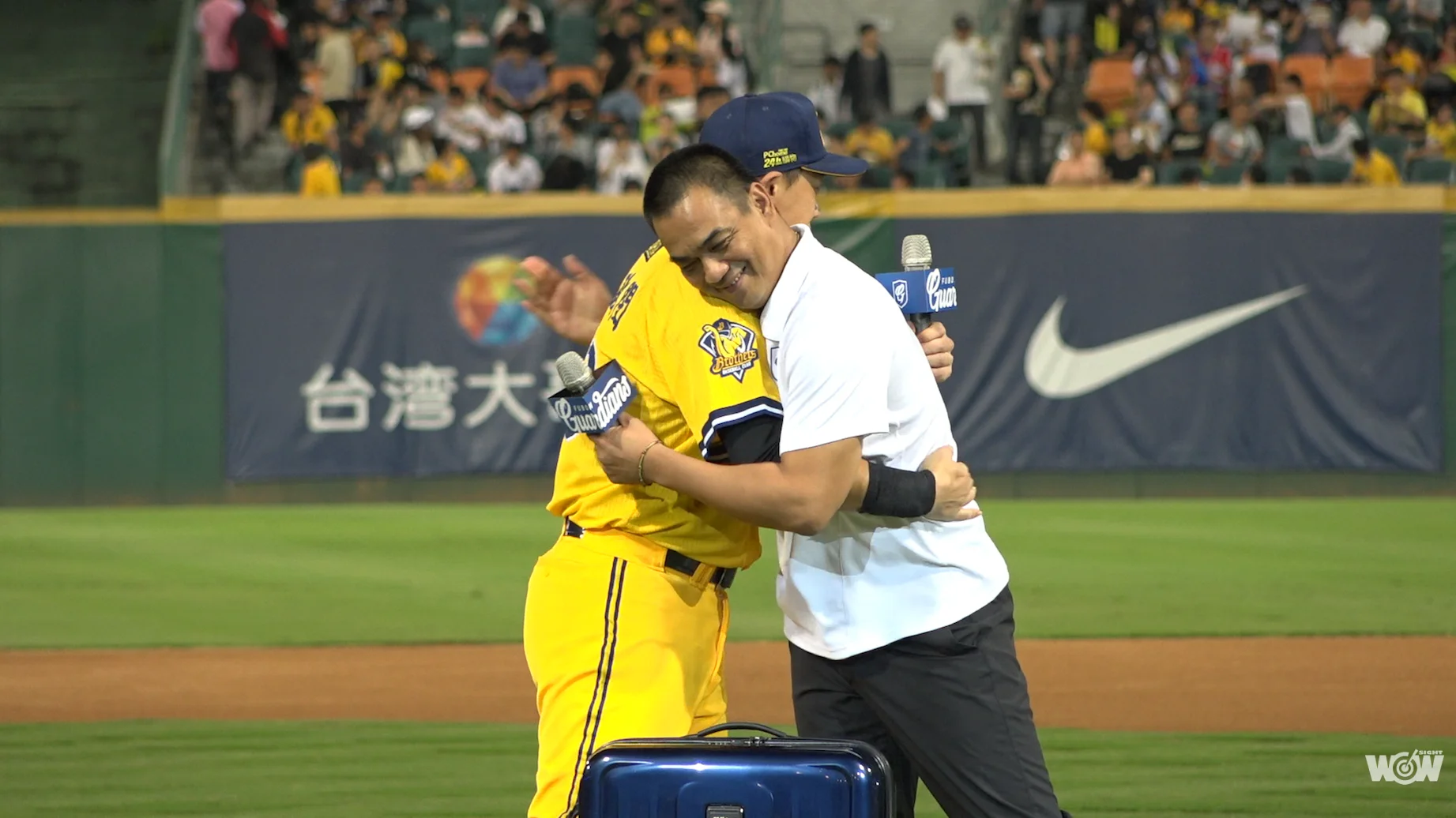 《棒球》送恰恰的行李箱藏有「52」 陳金鋒：走到哪我跟到哪