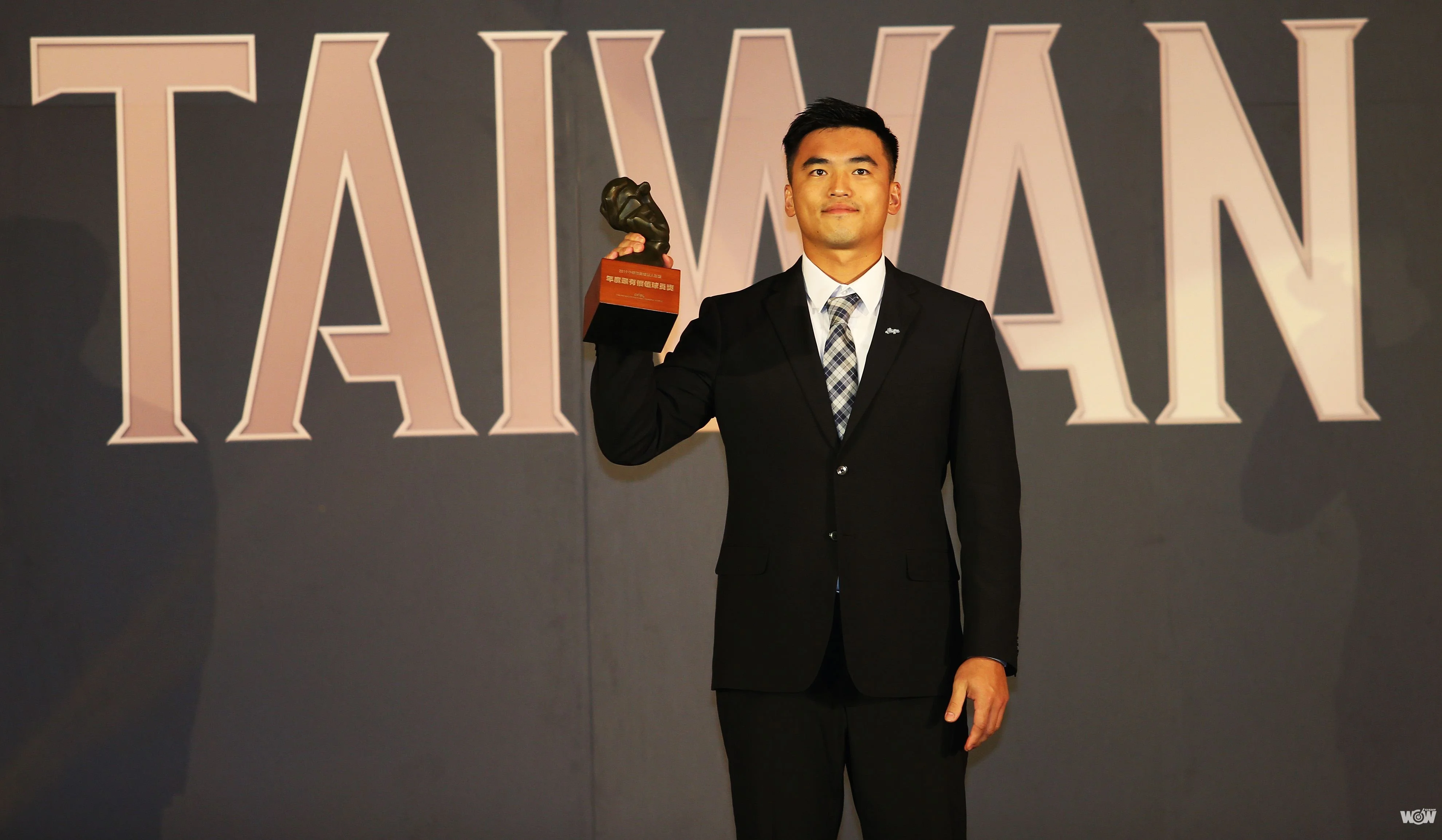 《棒球》中職年度獎項／3連霸+3大獎 MVP朱育賢的豐收年