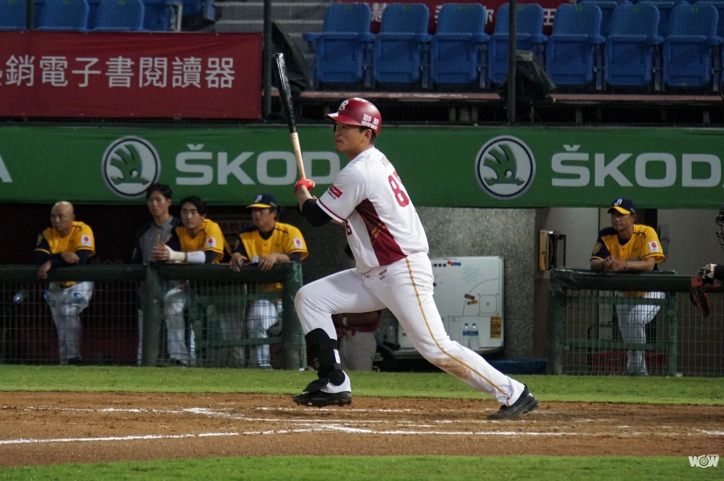 《棒球》藍寅倫雙響砲轟兄弟 朱育賢笑納最速10轟