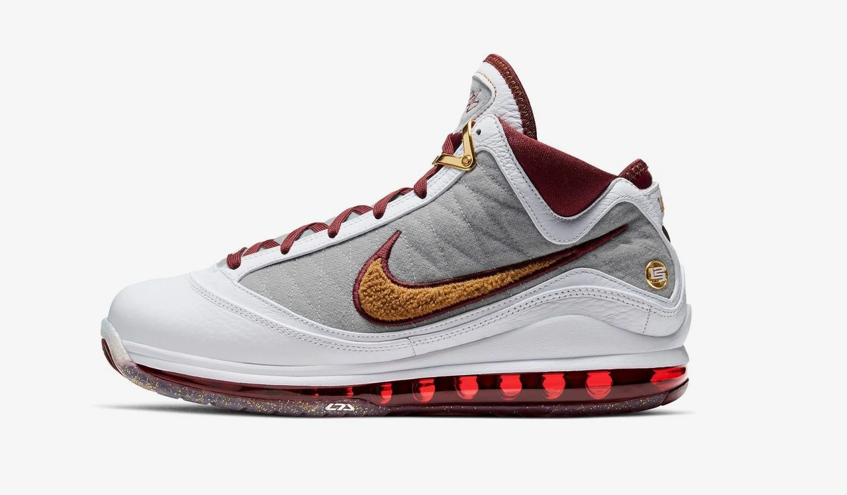 《籃球》LEBRON VII MVP RETRO：榮耀鞋款，經典回歸