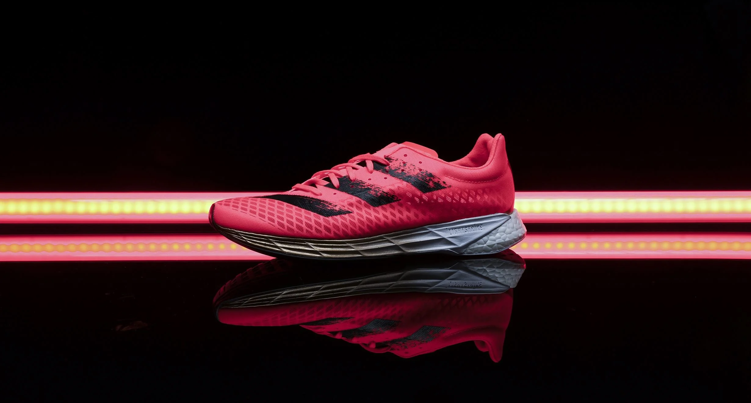 《路跑》adidas 首款碳纖維板競速跑鞋 adizero Pro 飆速降臨