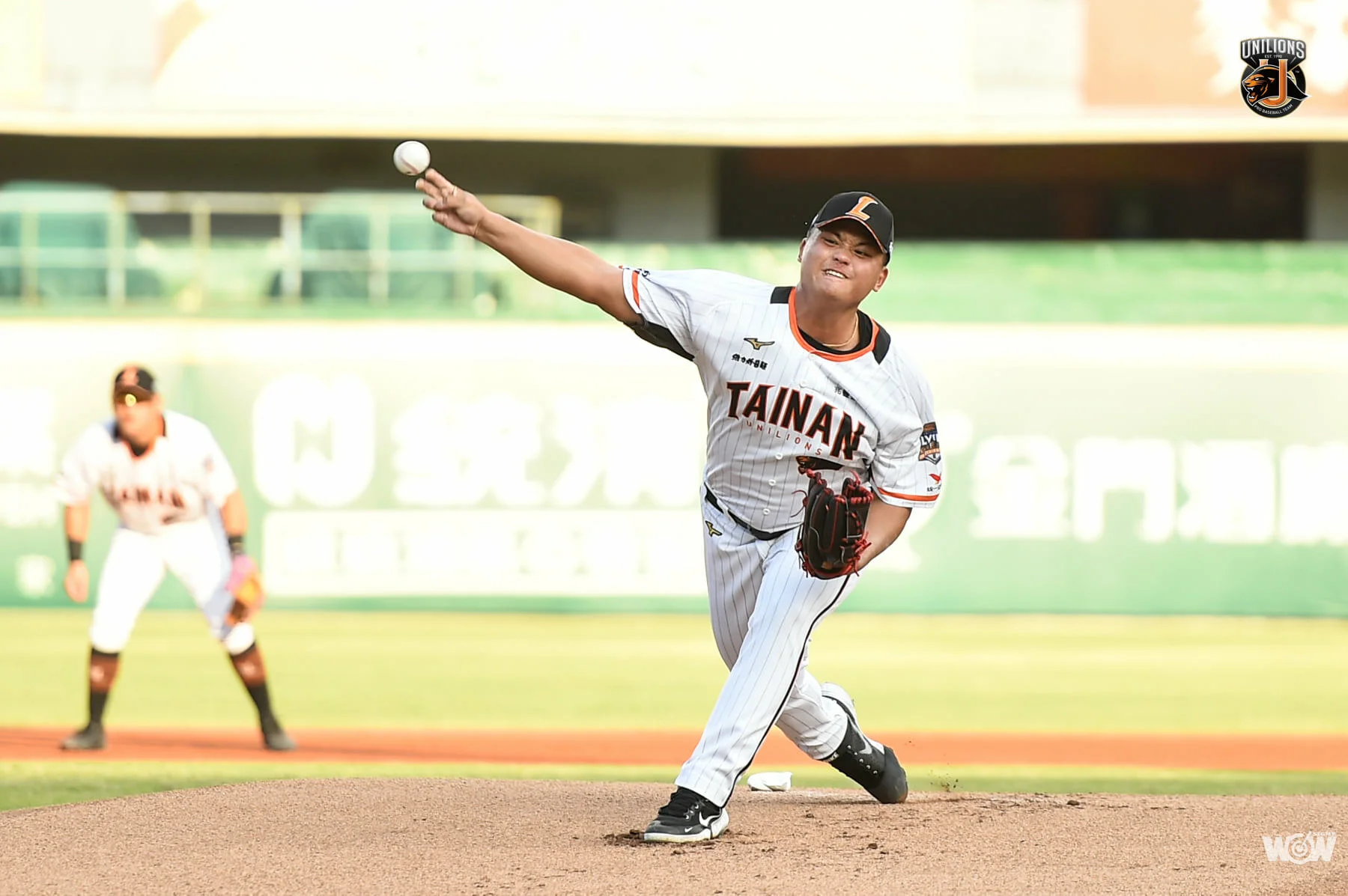 《棒球》胡智為中職首戰爸爸開球見證 父子同場初登板