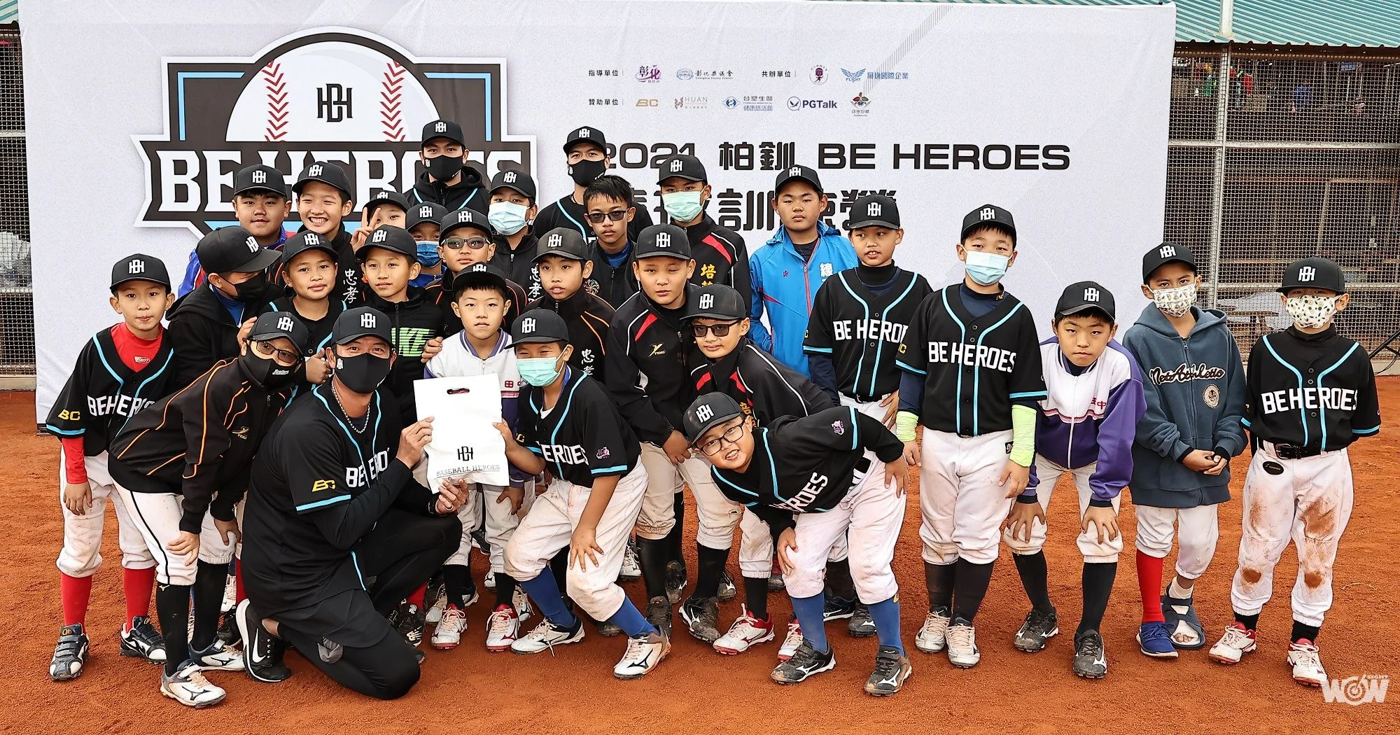 《棒球》柏釧BE HEROES棒球訓練營結訓 小球員直呼想再來 感動球星教練團