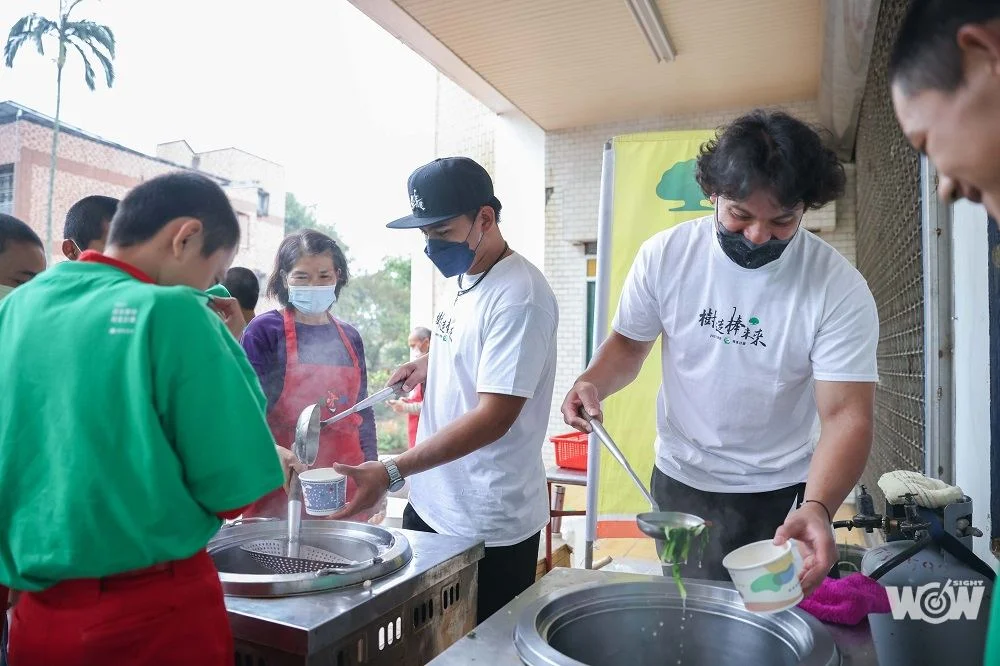 《棒球》林子偉、張育成搭檔傳承 前進新竹回饋基層