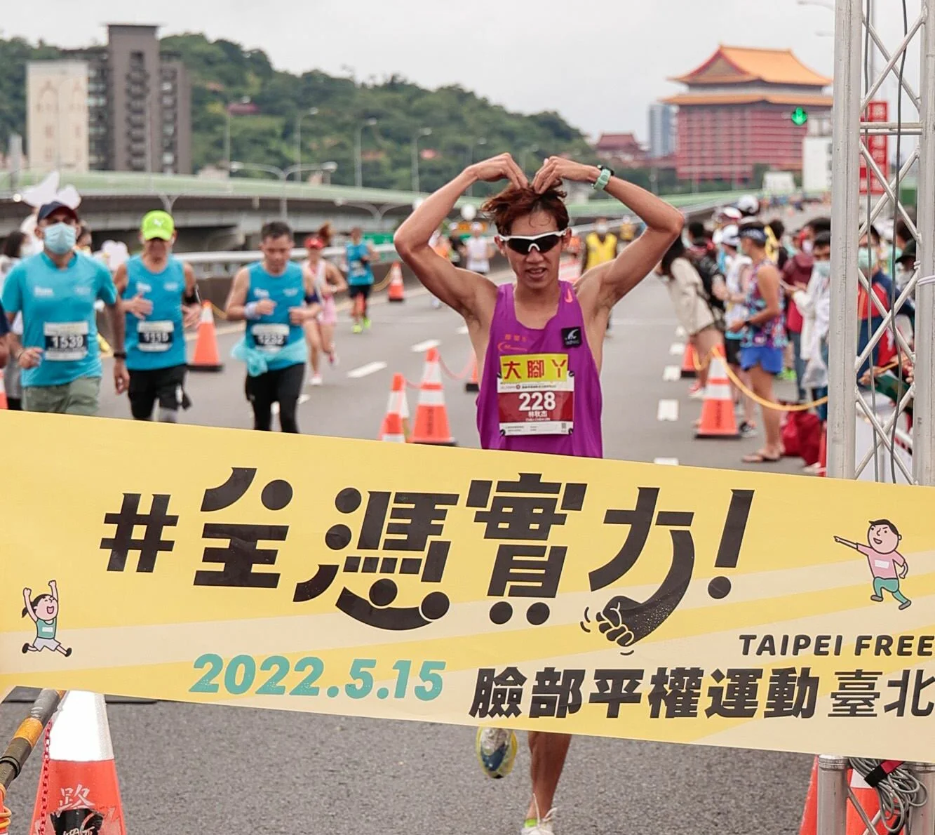 《路跑》陽光臉部平權大使Selina現身鳴槍 2022臉部平權運動臺北國道馬拉松盛大開跑