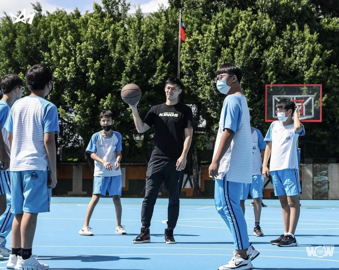 《PLG》新北國王季前校園巡迴 林金榜傳授新泰國中「大鎖精神」 5潛力新星前進竹圍高中