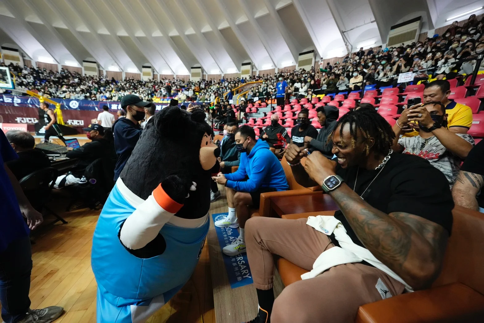 《富邦人壽UBA》魔獸降臨輔大中美堂球迷騷動  衛冕軍政大雄鷹預賽收七連勝