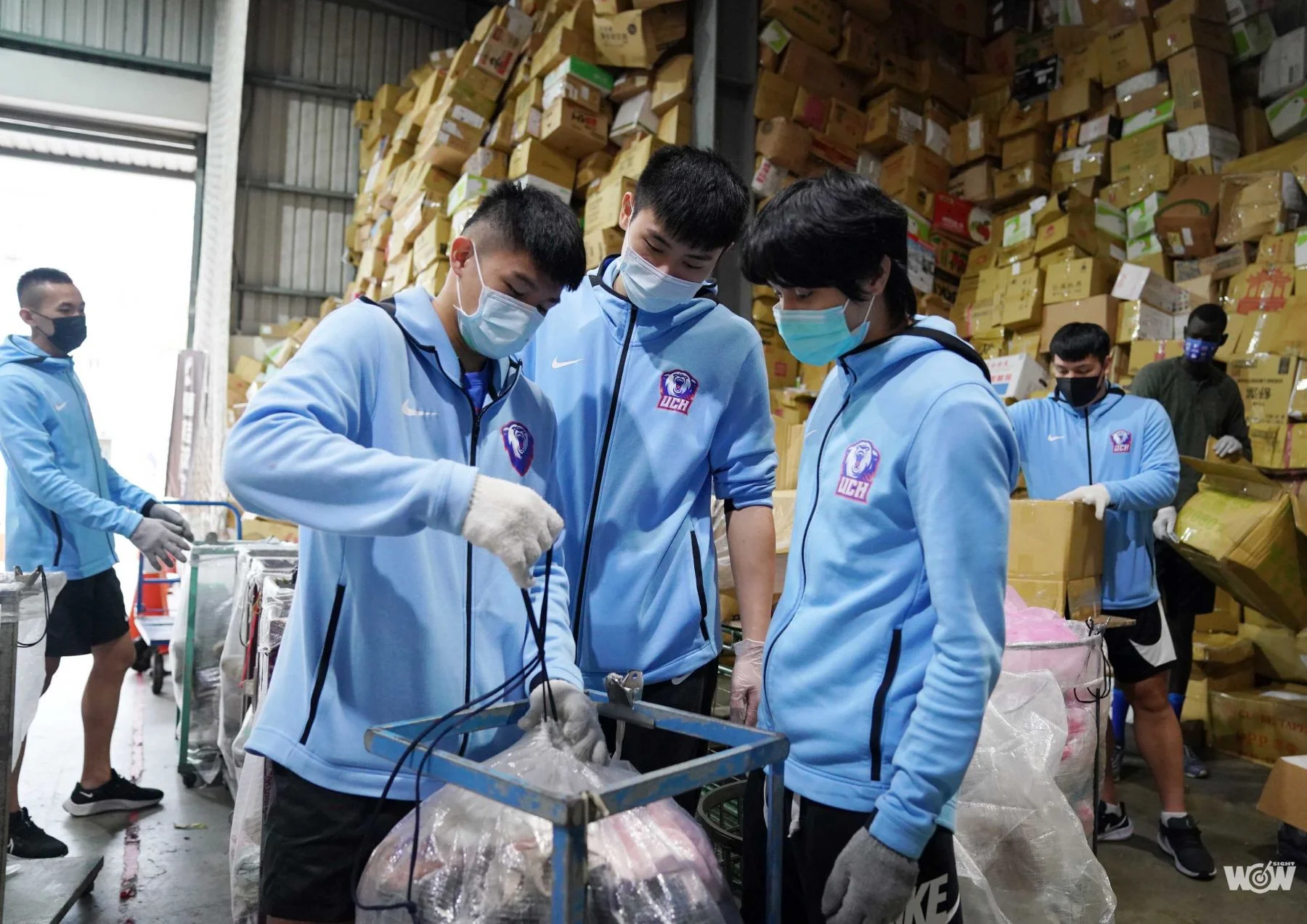 《富邦人壽UBA》 健行科大全隊動員當志工 UBA新人王劉丞勳號召隊友社會服務