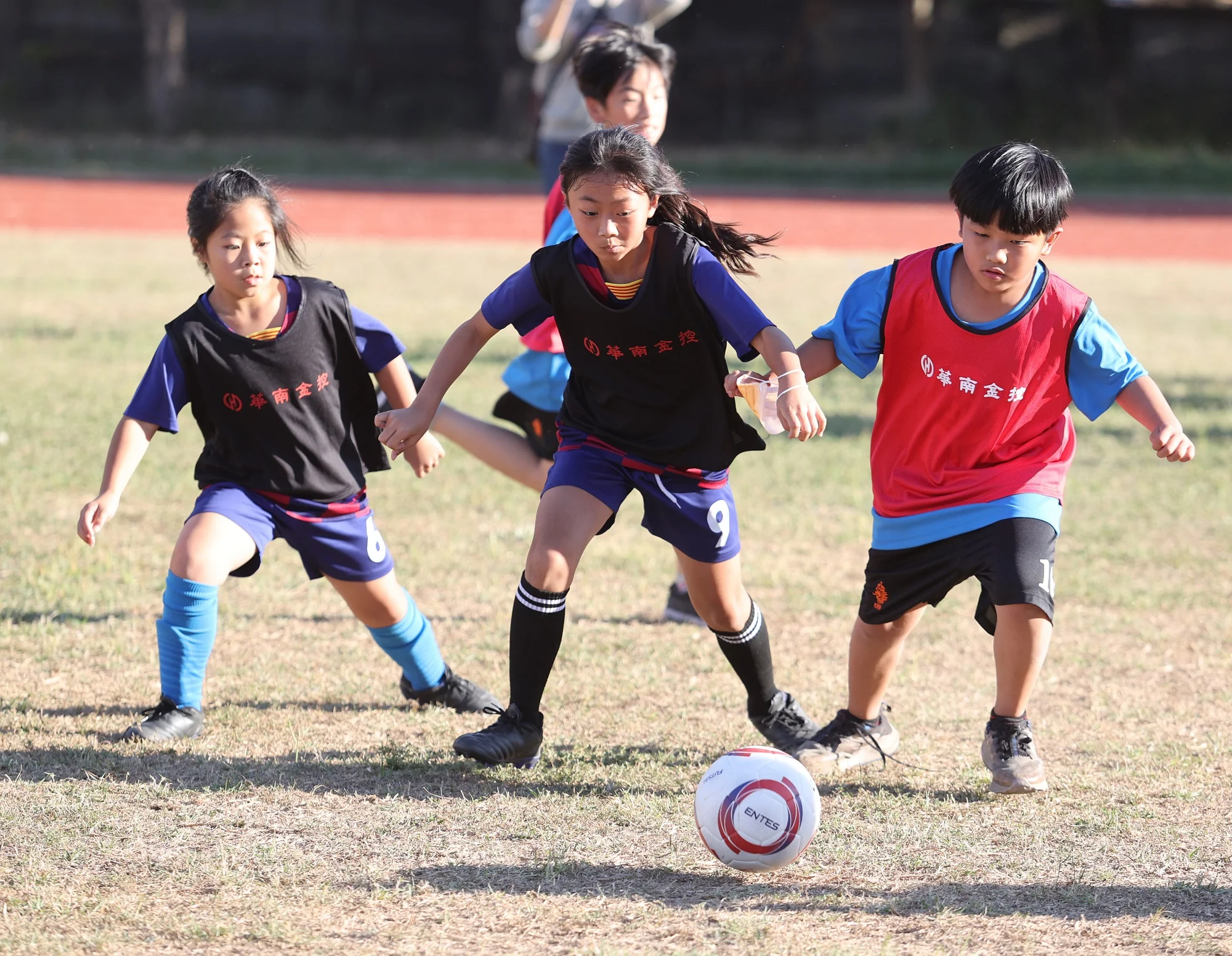 《足球》偏鄉學童學習環境不易 乾峰小將要靠足球翻轉生命