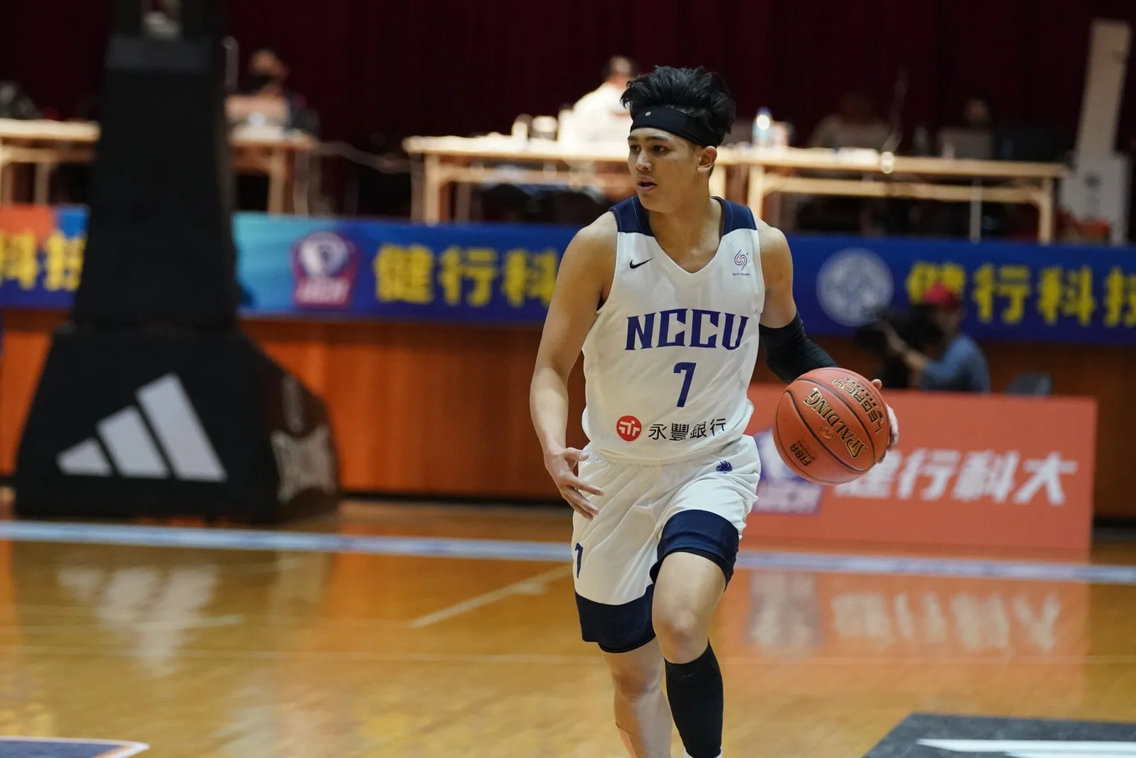 《富邦人壽UBA》大專男籃史上第一人 游艾喆助攻、抄截個人獎三連霸