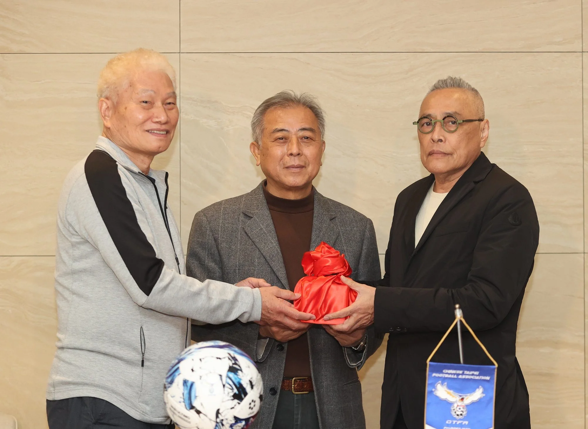 《足球》展望職業 扎根基層 中華足協新任理事長王麟祥鎖定目標