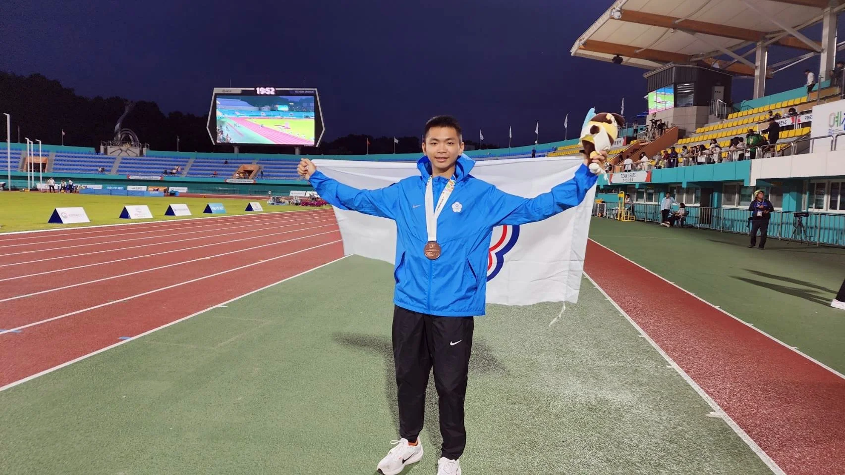 《田徑》後段急起直追迎頭趕上 陳政安亞青400公尺破PB奪銅