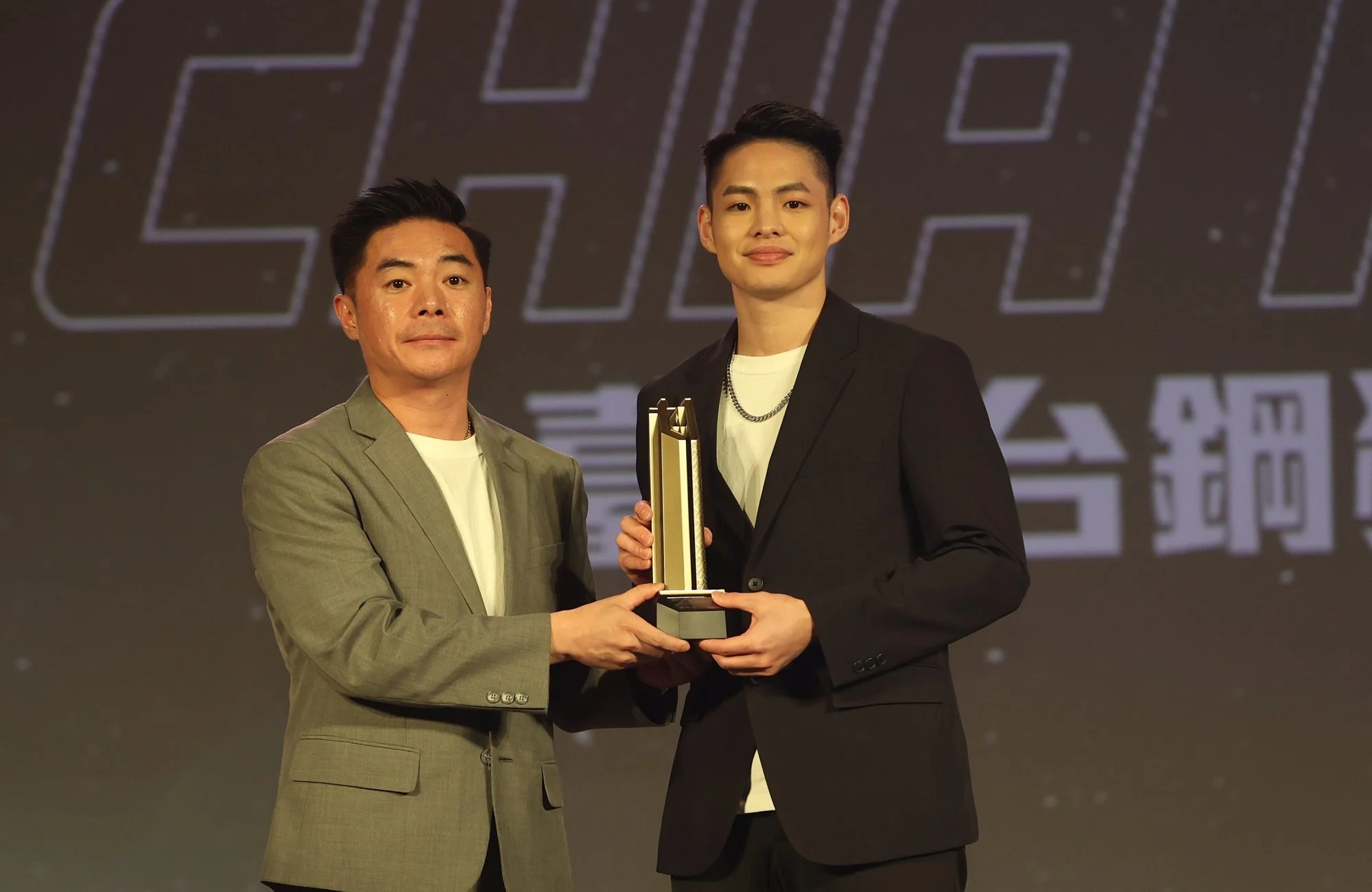 《T1》「一生只有一次」 谷毛唯嘉帶回T1新人王