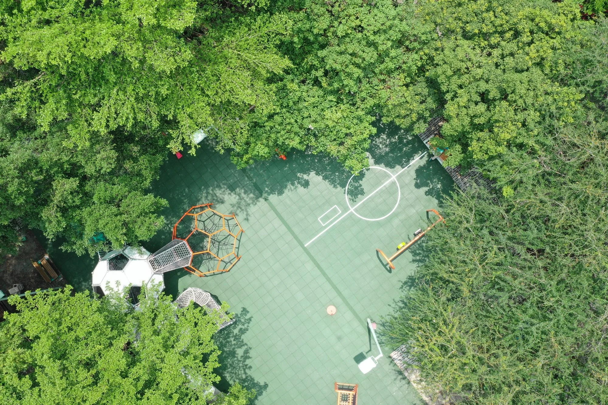 《體壇》新莊體育園區足球遊戲場 板橋第一運動場半透明滑梯礫石區 雙開放