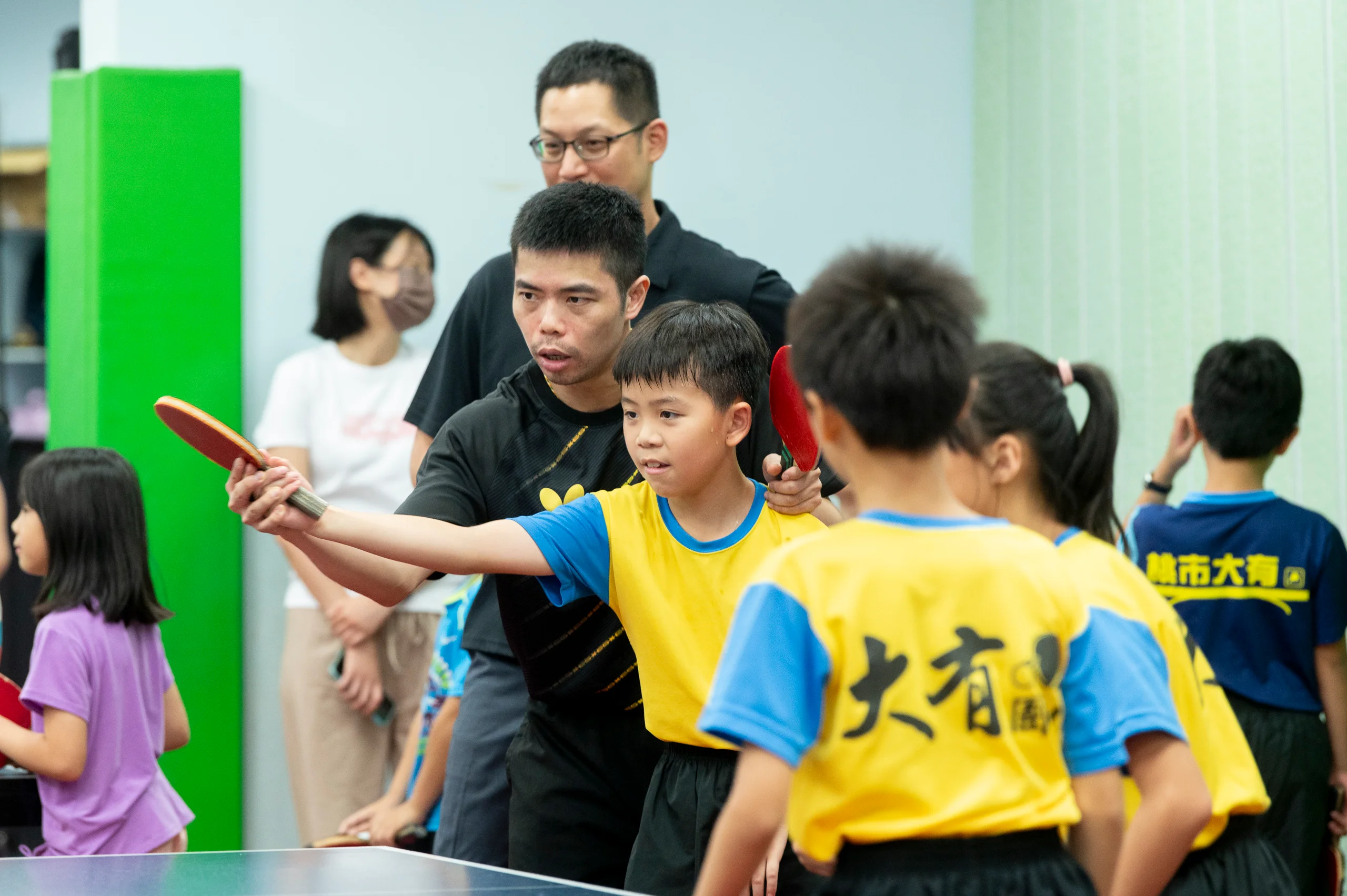 《桌球》華航首度舉辦公益桌球營 桌球教父莊智淵揮拍力挺