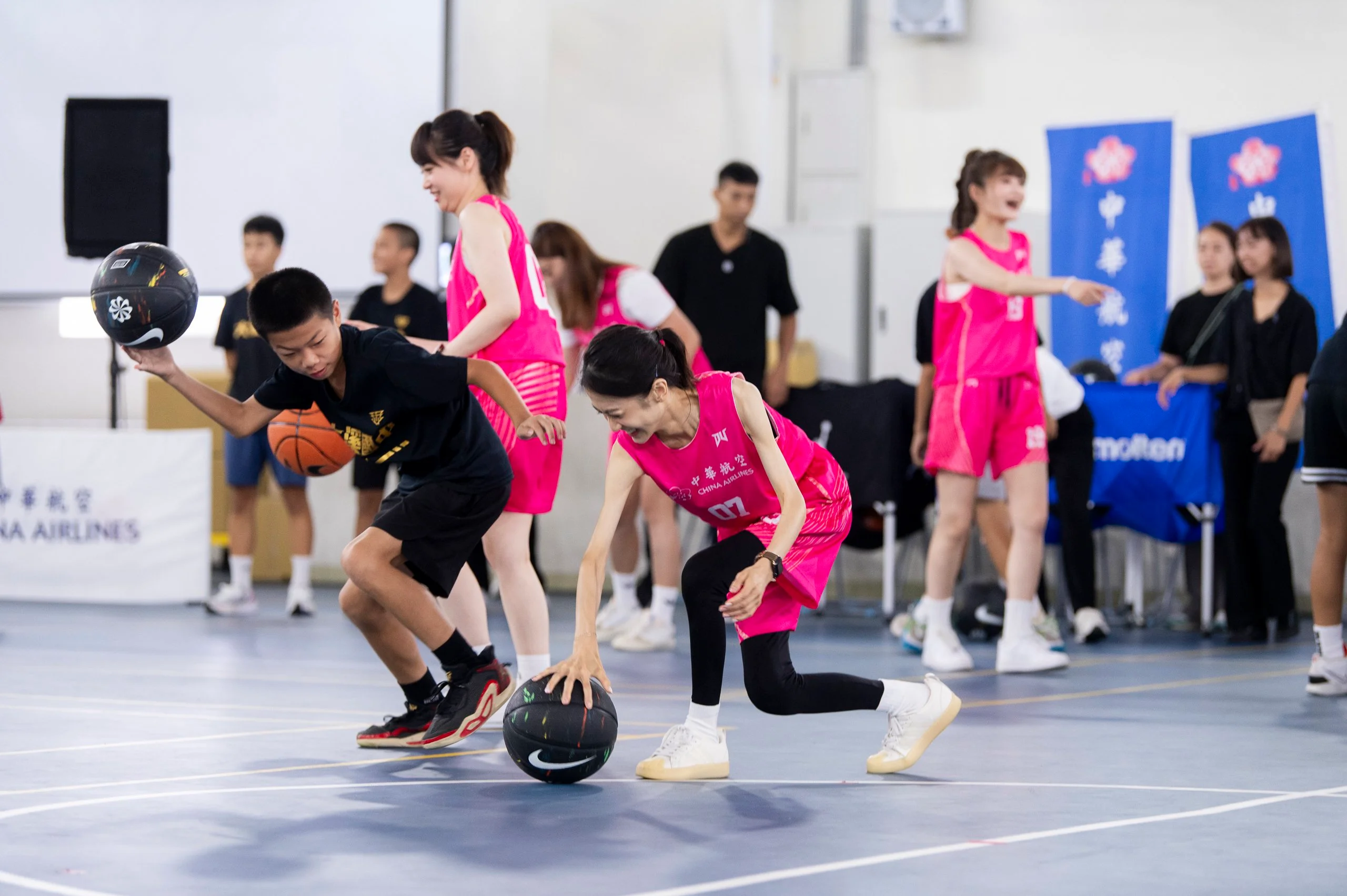 《PLG》華航暑期公益籃球營攜手領航猿 力挺學童釋放熱血球魂