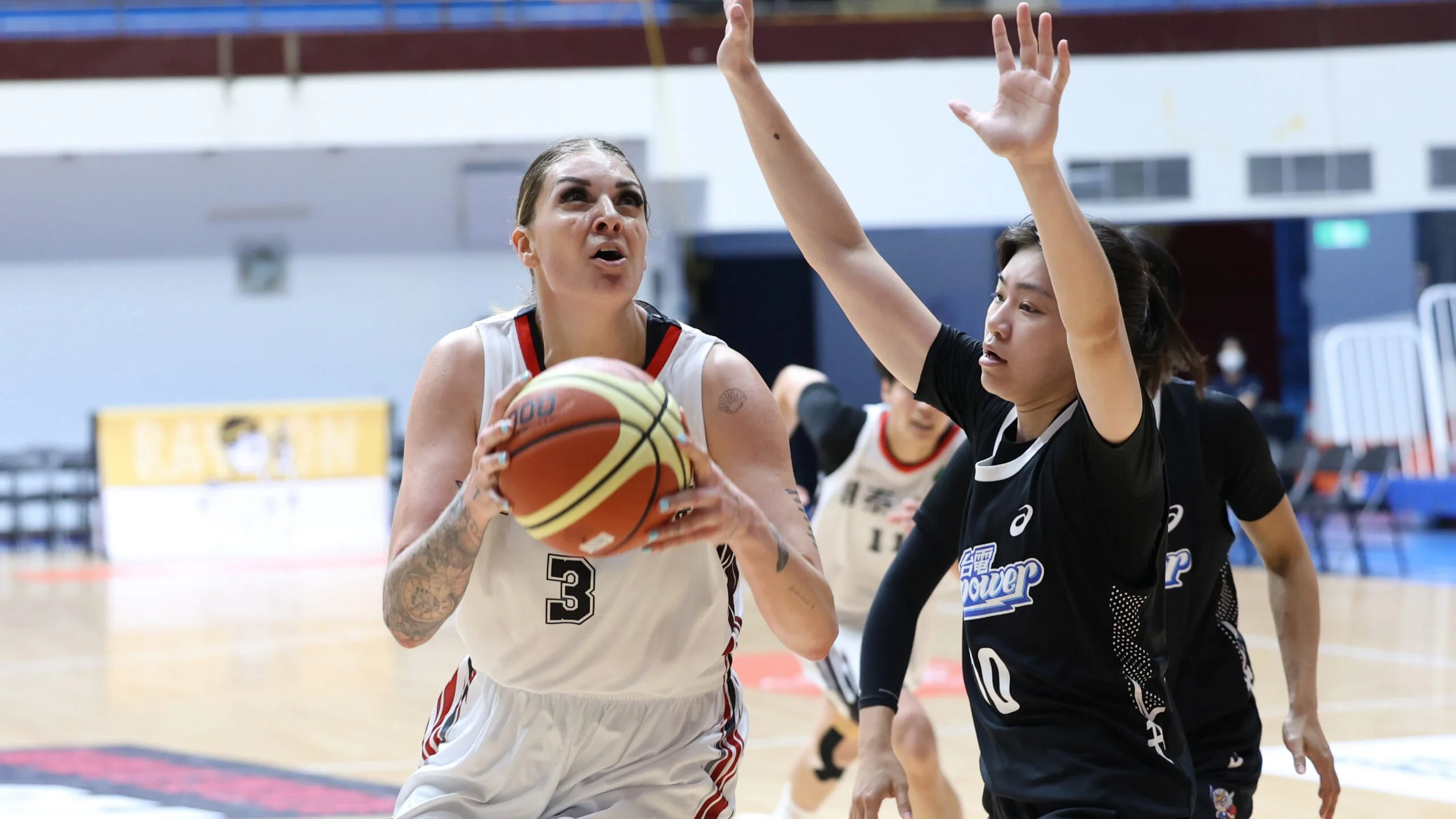 《籃球》WNBA冠軍中鋒凱拉喬治初登板 單節轟17分率國泰鎖定勝果