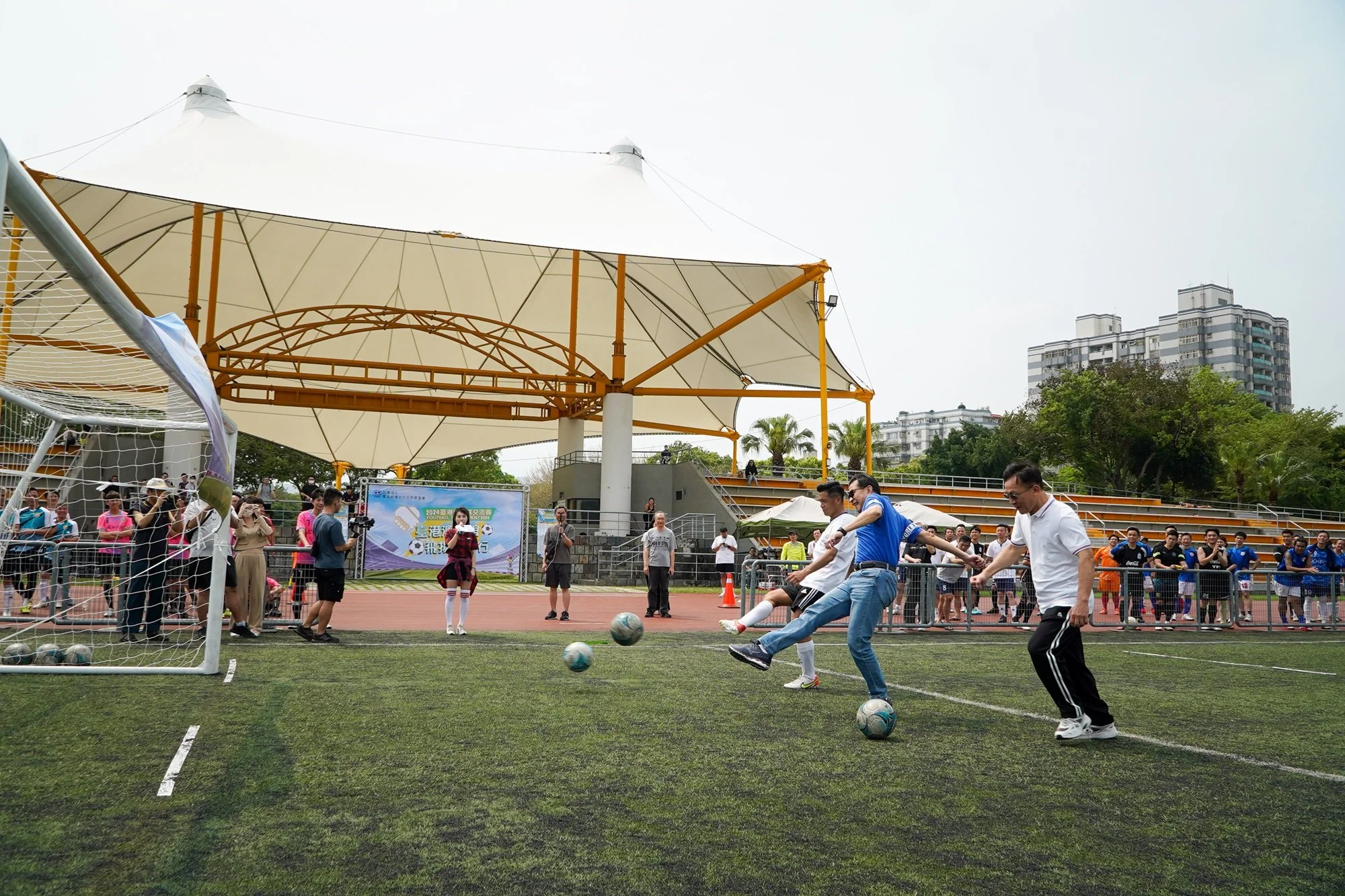 《足球》臺港澳友誼足球賽熱血登場 12支球隊同場競技凝聚友誼