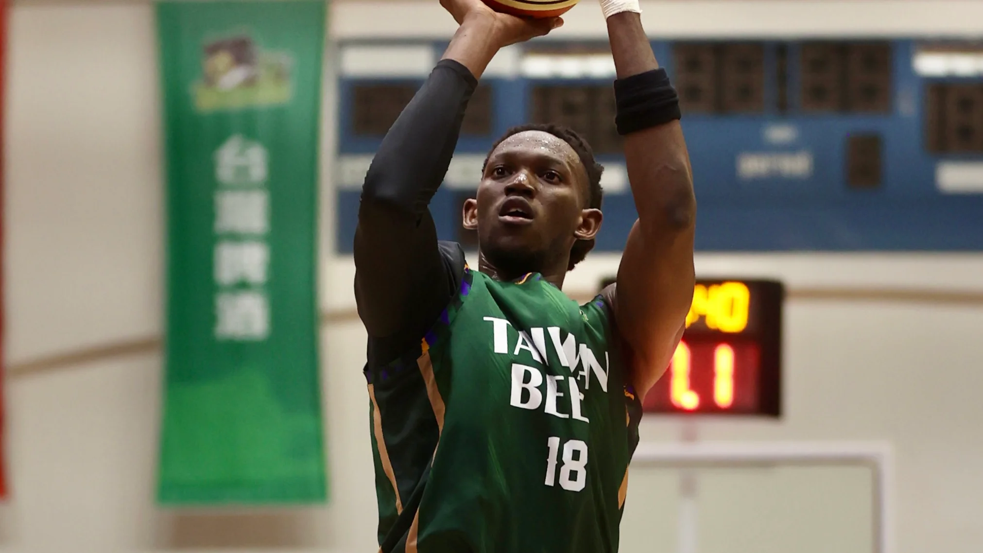 《籃球》台啤交手裕隆成防守大戰 蓋比關鍵三分加火鍋率隊搶一勝