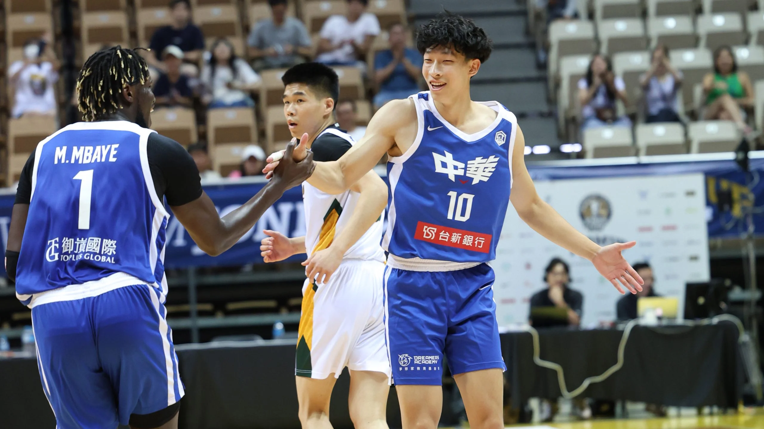 《瓊斯盃》第三節連續16分攻勢奠定勝基 中華白逆轉澳洲收第二勝