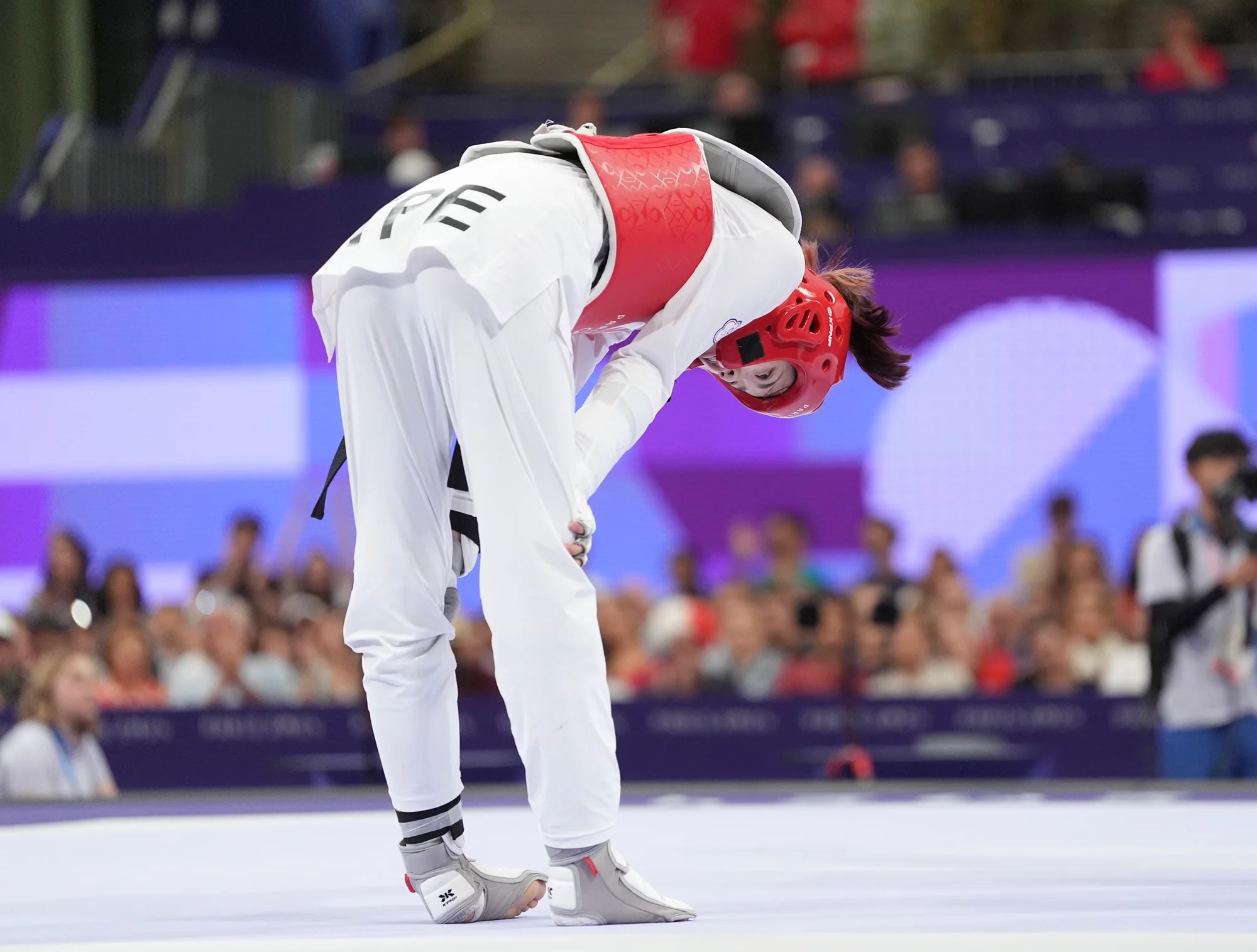 《奧運》羅嘉翎首輪落敗 左腳踝傷勢甚至需要攙扶行走