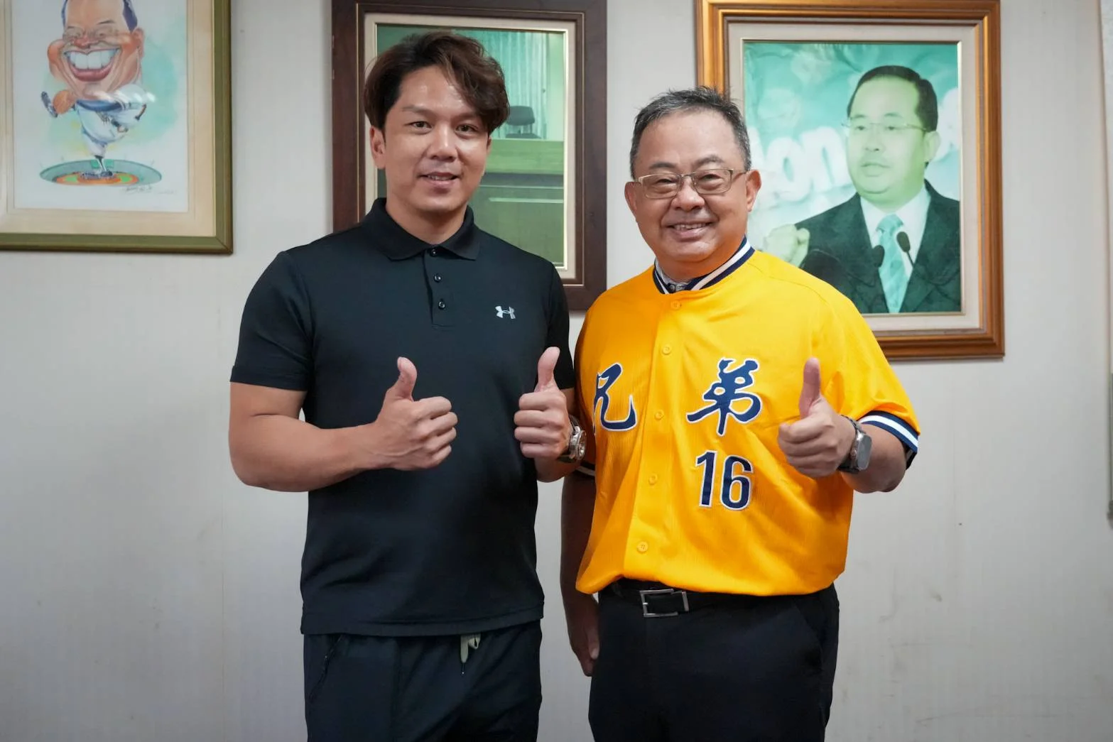 《中職》周思齊捐贈高苑學弟30萬元訓練球棒 余政憲感恩難得緣分