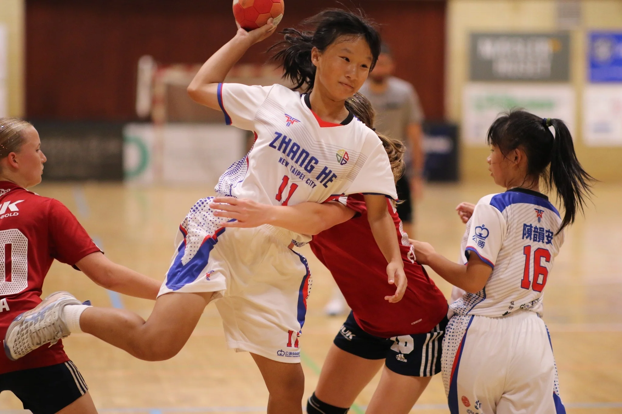 《手球》新北手球女傑報雙喜 新莊、漳和國中勇奪國際分齡賽冠軍