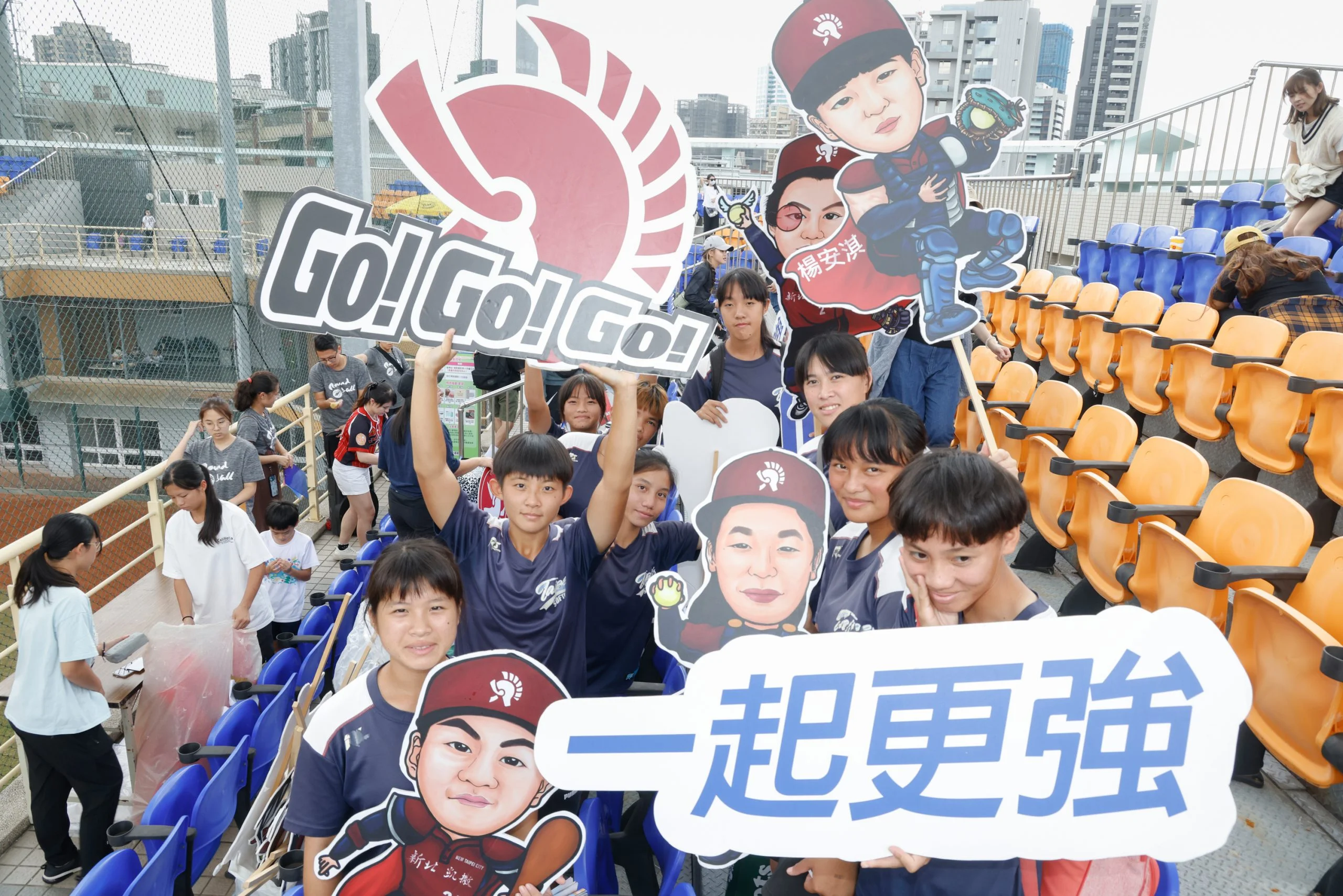 《女壘》歡慶教師節 新北凱撒女壘主題日應援送早餐 9月壽星及老師加碼送壽桃