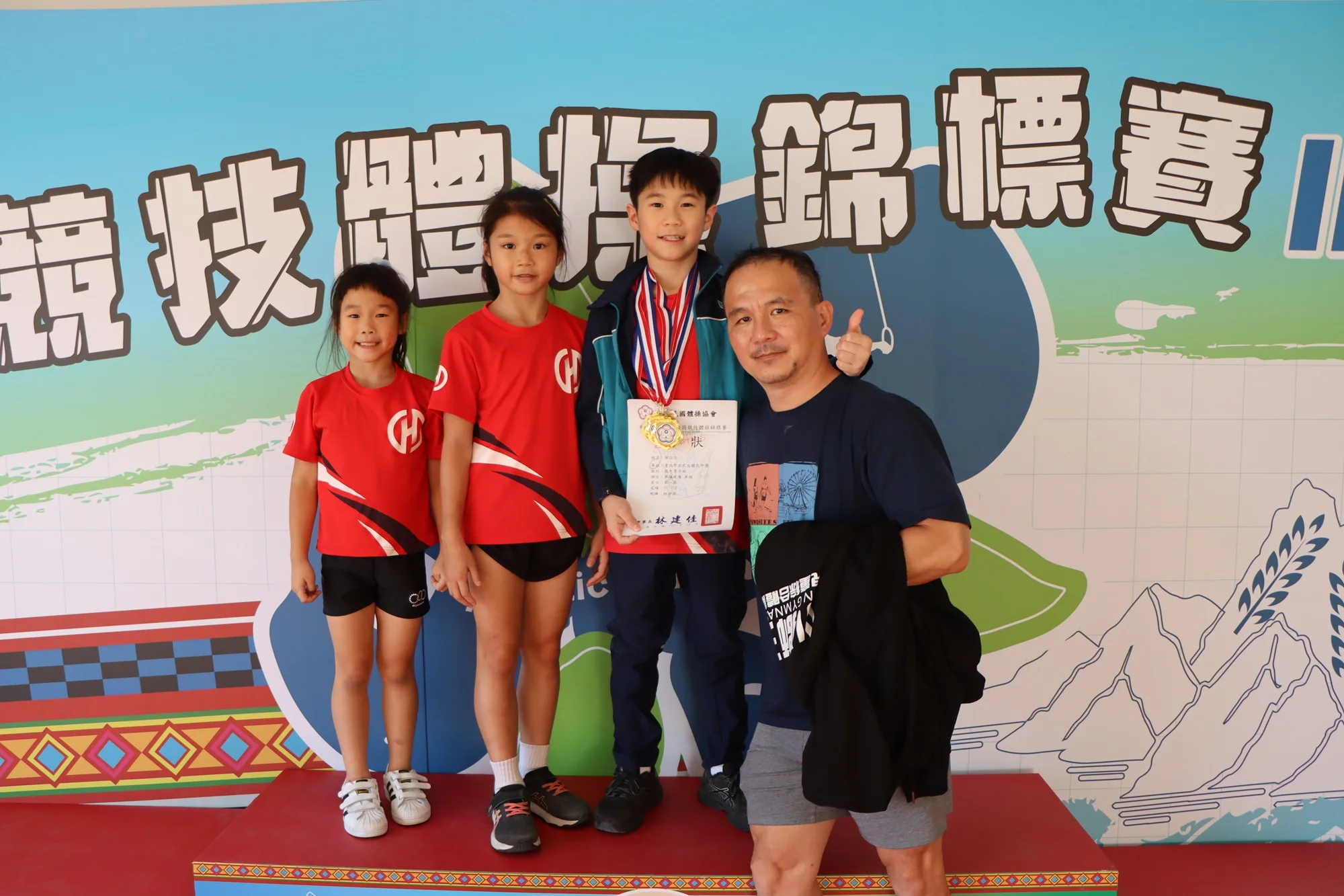 《體操》剛升七年級就勇奪4金1銀佳績 任泓力人小志氣高