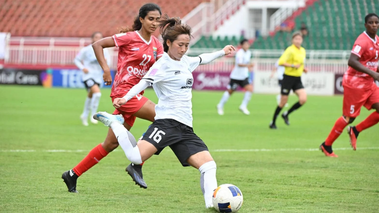 《足球》台中藍鯨闖亞冠八強締新猷 呂桂花盼台灣女足有更好發展