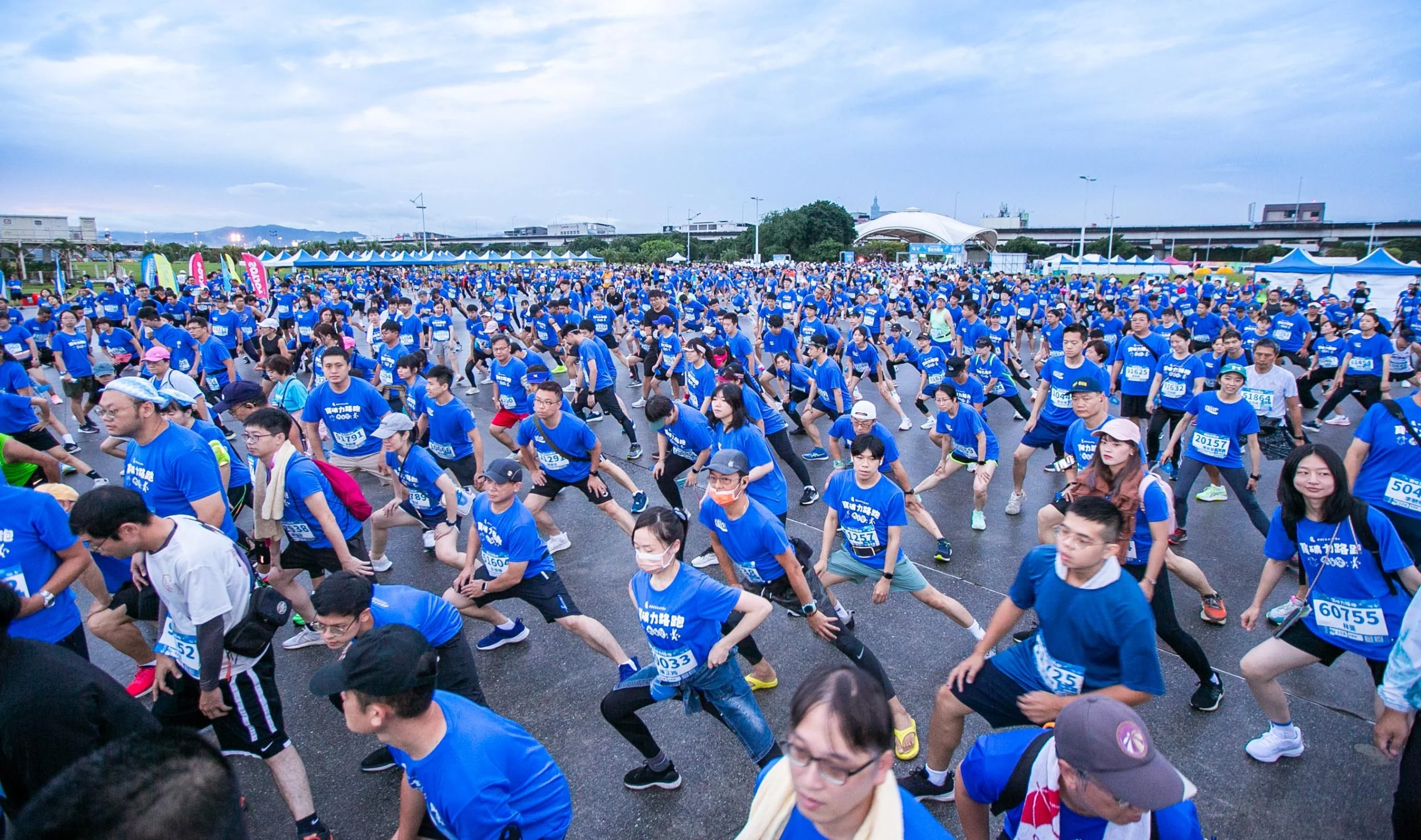 《路跑》寶礦力路跑「六年祭」大佳河濱熱血開跑 萬名跑者暢玩最High藍色派對