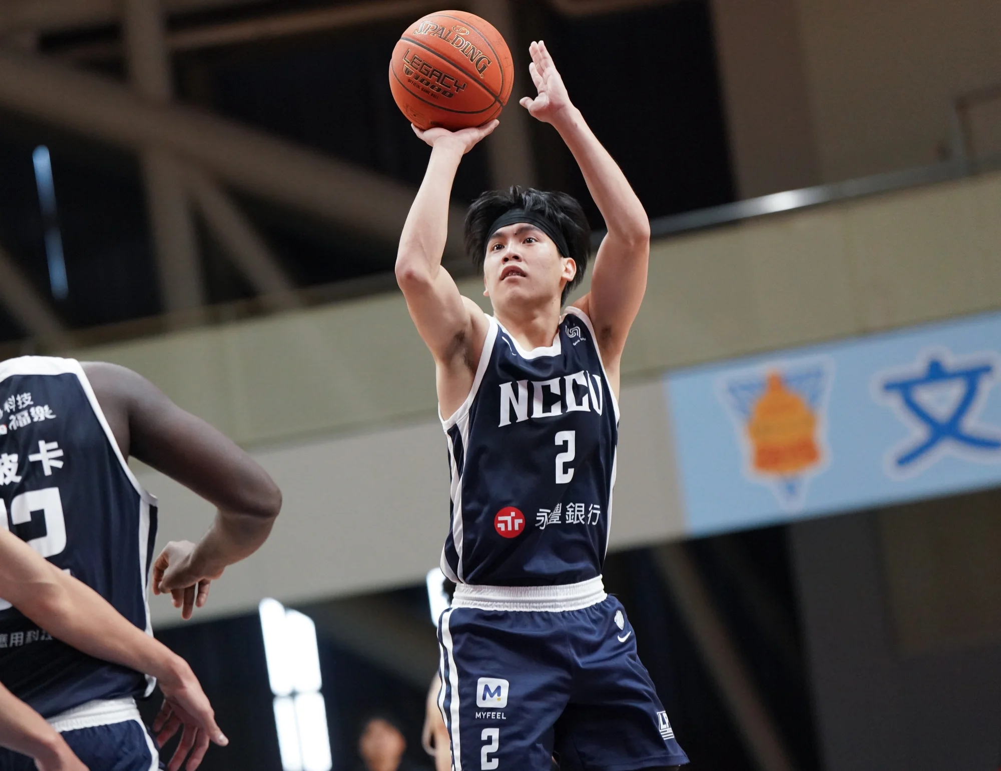 《富邦人壽UBA》政大雄鷹跨季32連勝 徐得祈扮板凳暴徒