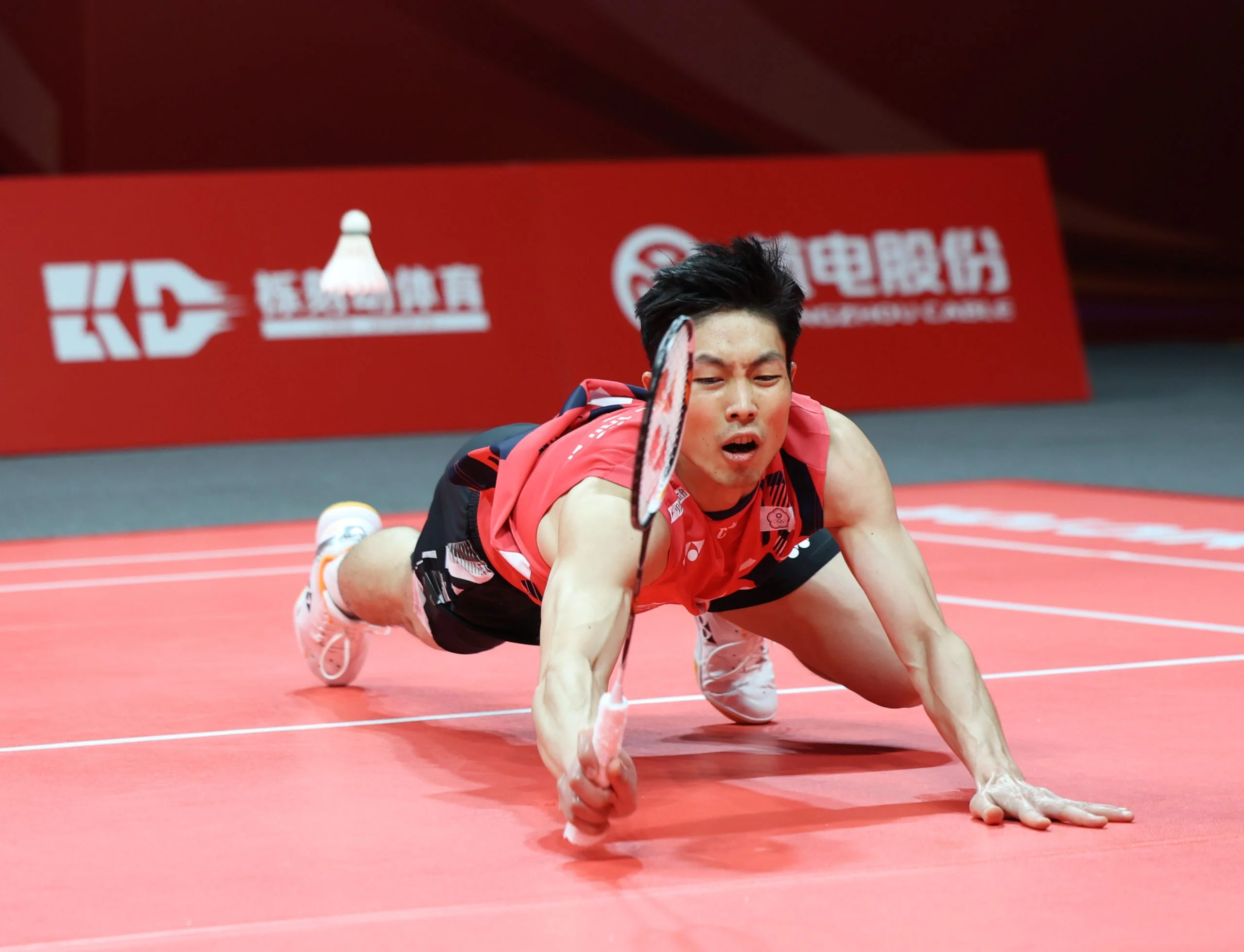 《羽球》李梓嘉強勢開局 周天成2024年終賽首戰吞敗