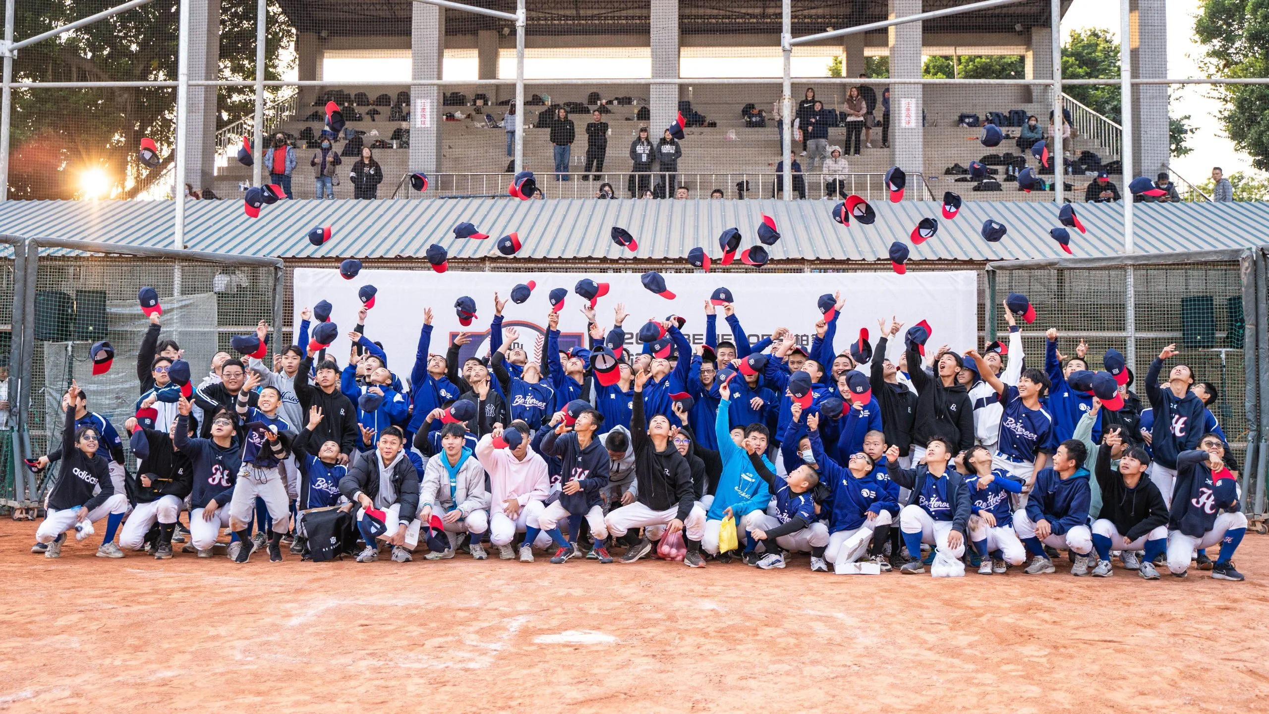《棒球》2024 BE HEROES柏釧棒球訓練營結訓 小學員用心投入以球星教練為標竿