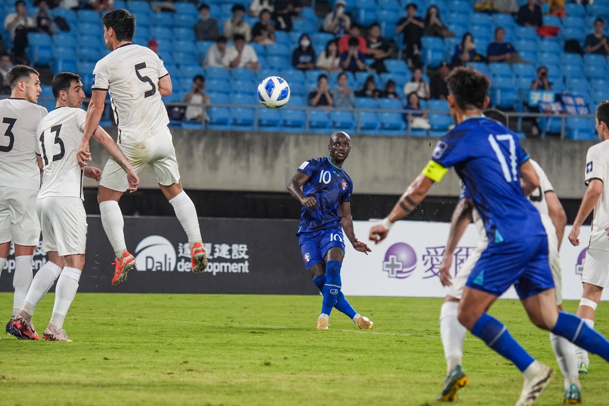 《足球》掌握全場節奏卻吞敗 總教練懷特：年輕球員需要成長