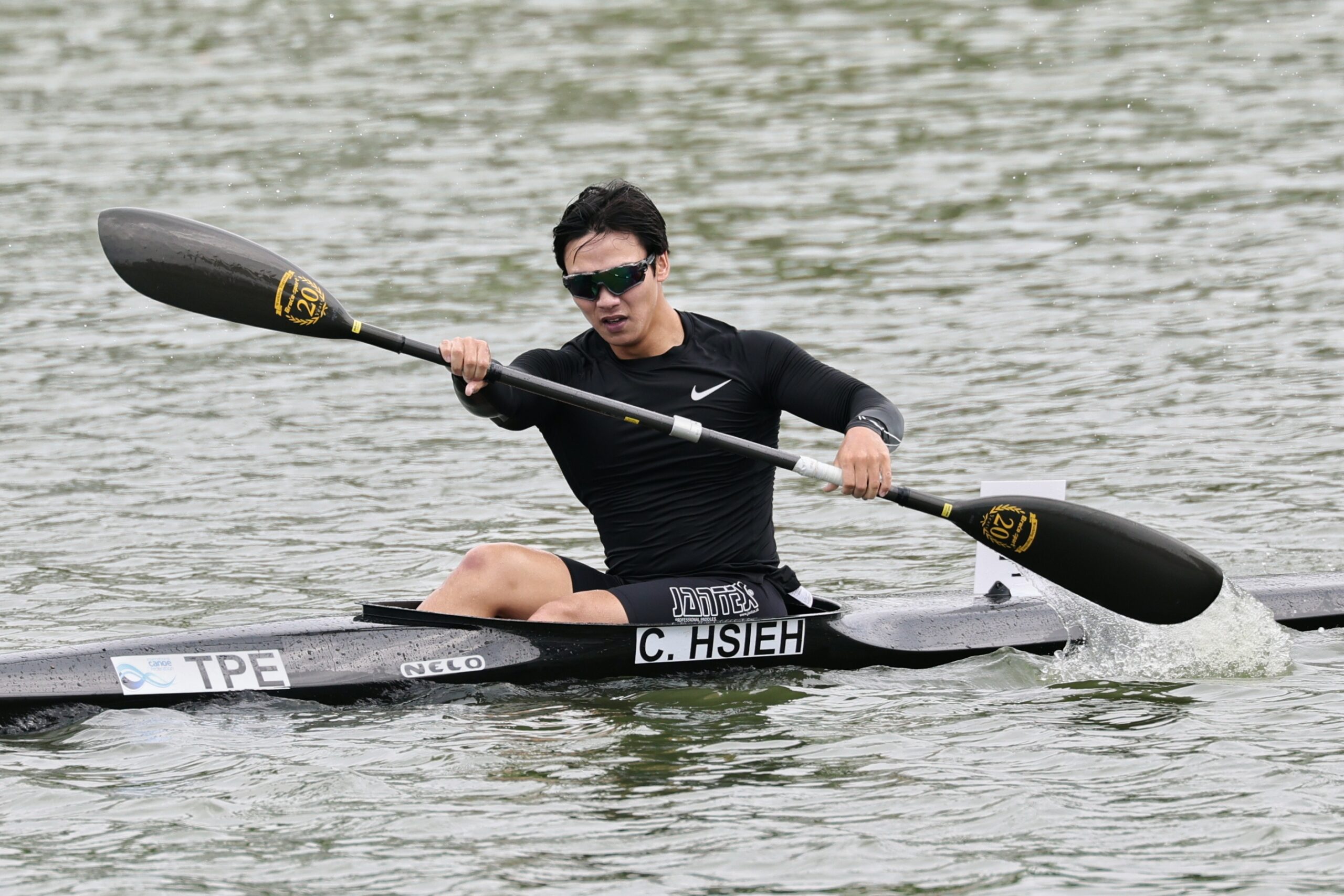 《全中運》跟強者訓練、與挑戰為伍 謝家承三連霸輕艇賽場