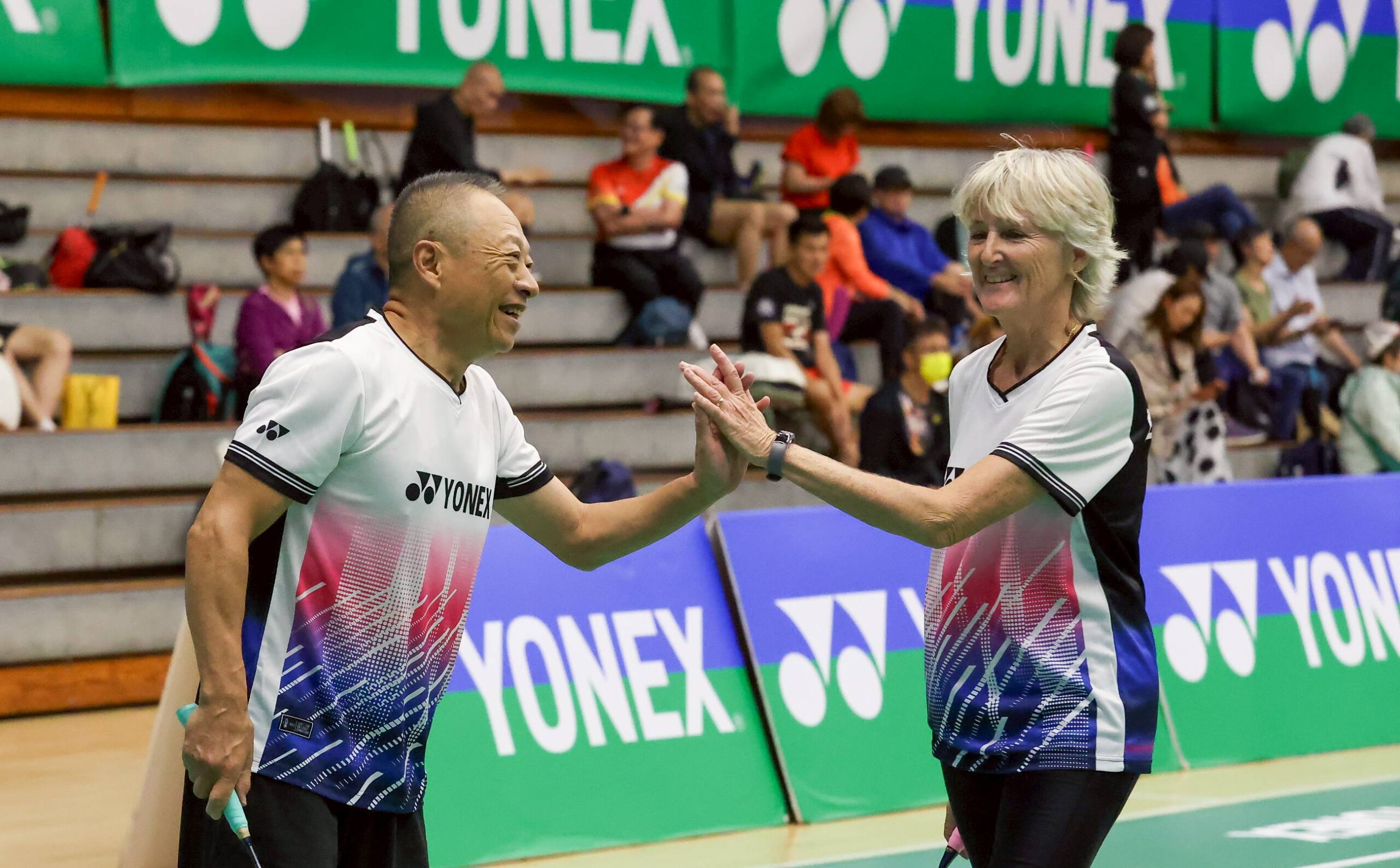 《羽球》國際友人相約同樂 舊雨新知齊聚清晨盃