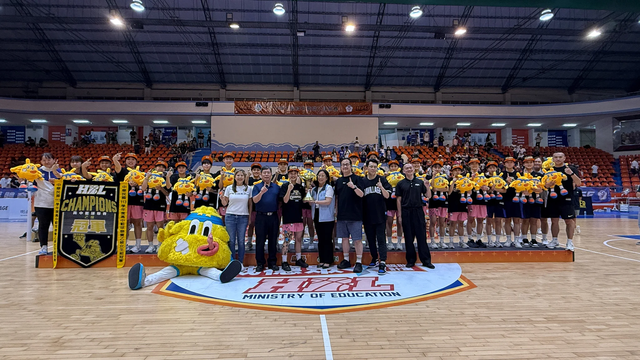 《籃球》張瑋竣帶隊九年終於登頂 桃市陽明重返榮耀奪隊史第六冠