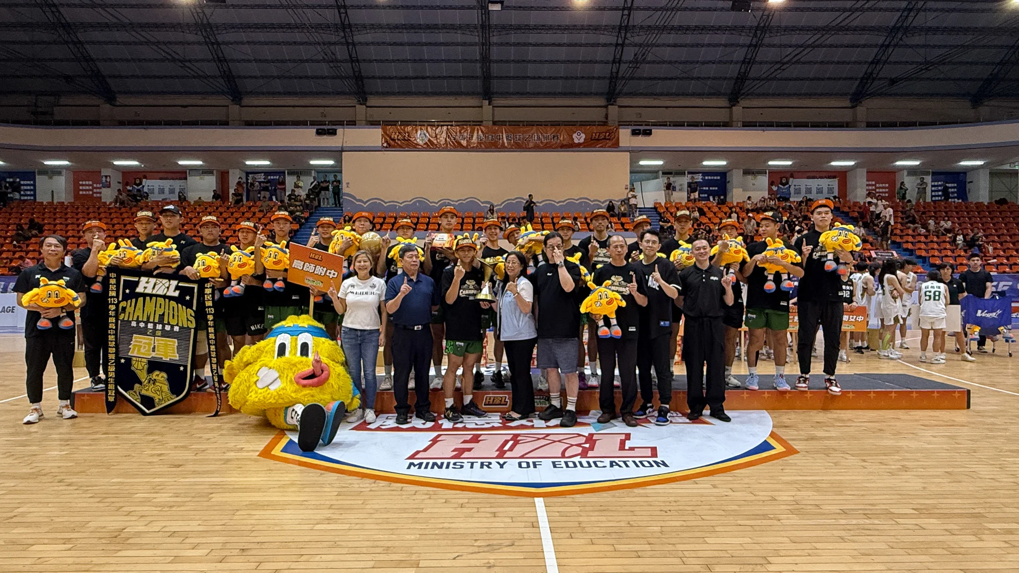 《籃球》梁有勝中場點醒球員 高師附中隊史首冠寫歷史