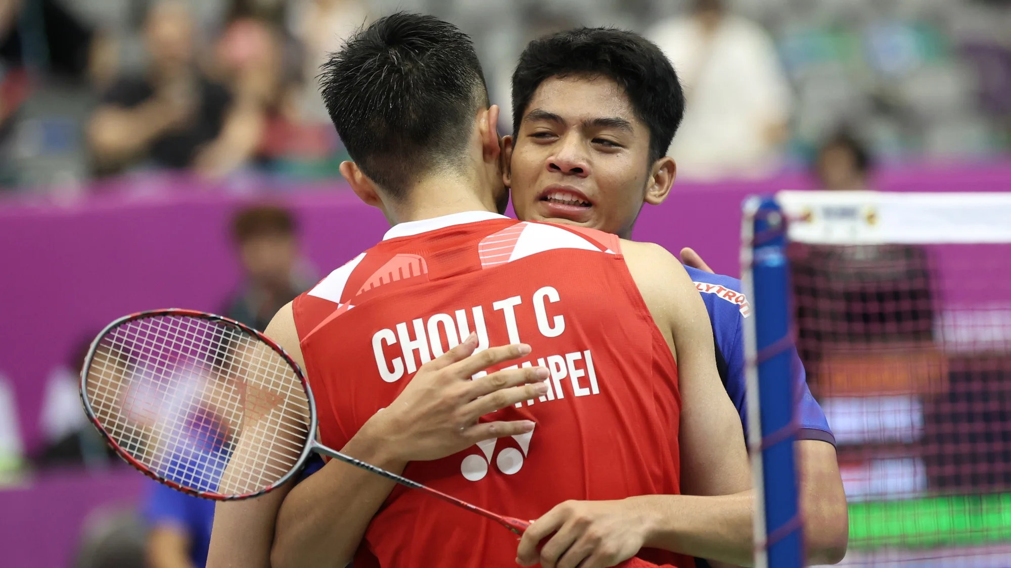 《羽球》周天成暖心撫慰印尼新星淚水 王子維力拚奪冠圓夢