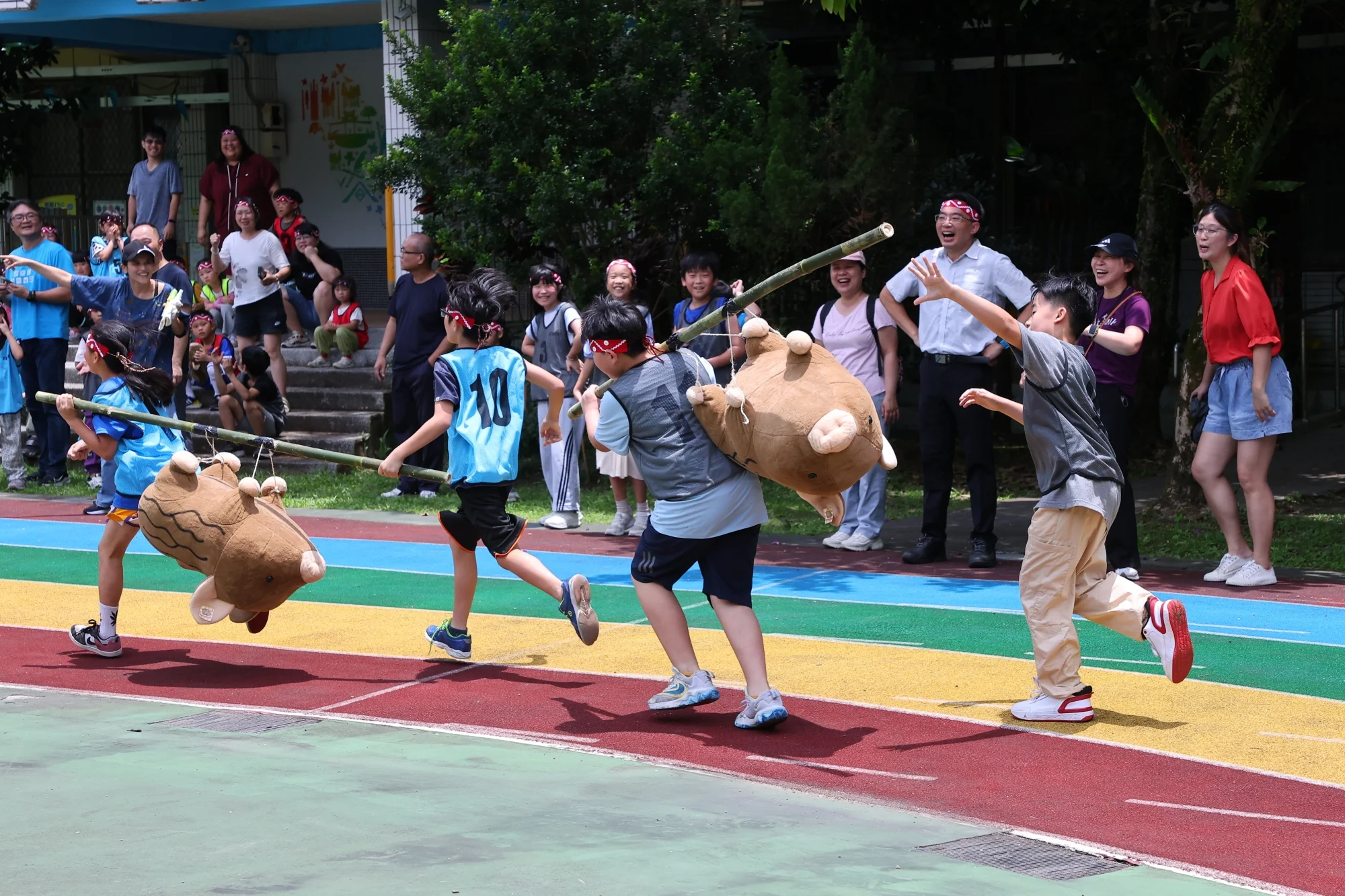《體壇》新北龜山國小原民趣味運動挑戰　超萌小勇士「扛野豬．射神箭」