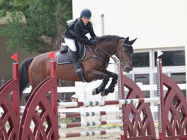 《馬術》在場上跟馬一起面對 郭家凝享受馬背上的奔馳快感
