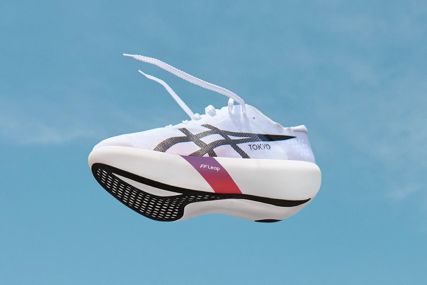 《看裝備》ASICS 極輕量碳板跑鞋METASPEED RAY 登場 感受極致輕盈的競速跑感