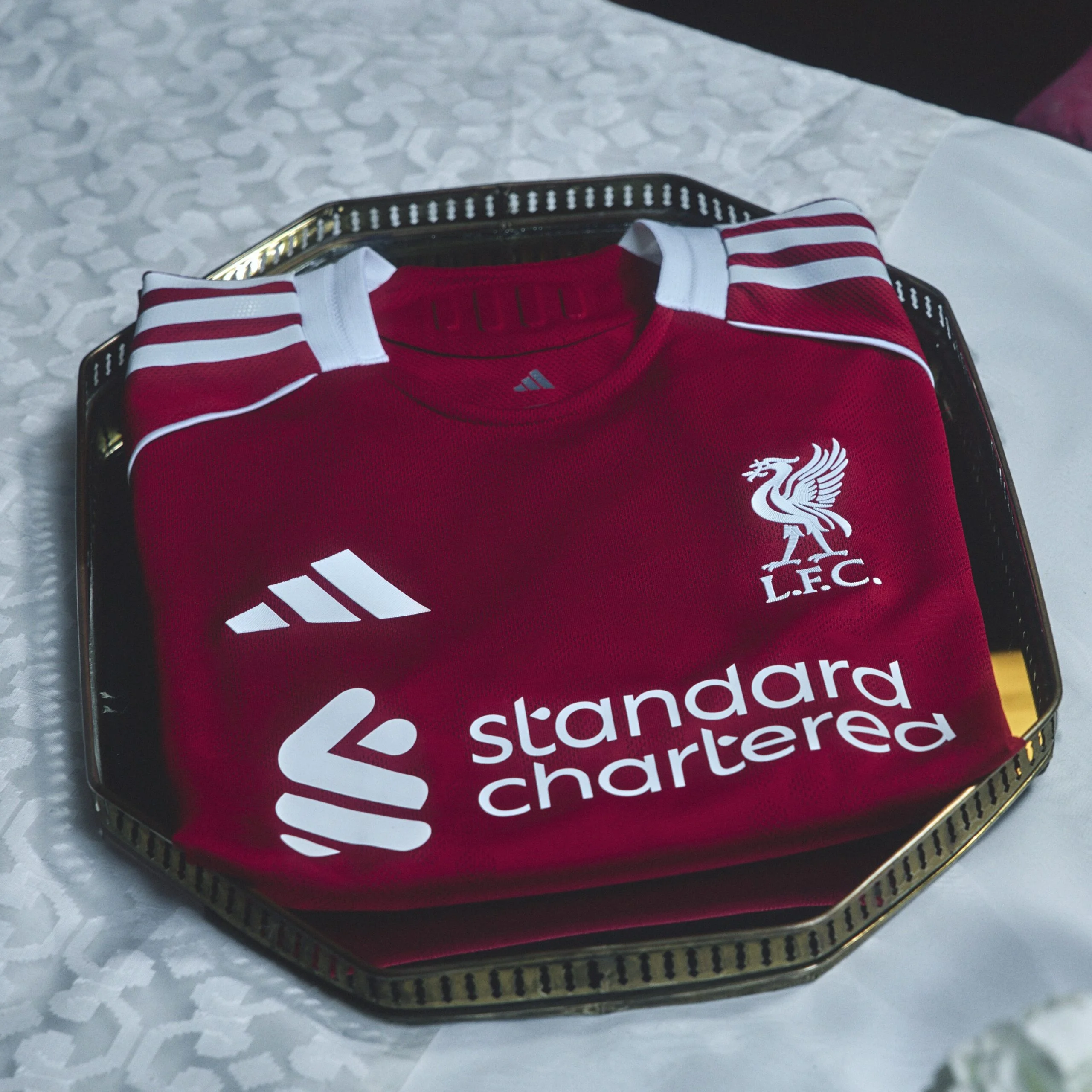 《看裝備》adidas再度攜手利物浦足球俱樂部締結傳奇合作 全新2025/26主客場球迷版球衣續寫紅軍榮耀新篇章